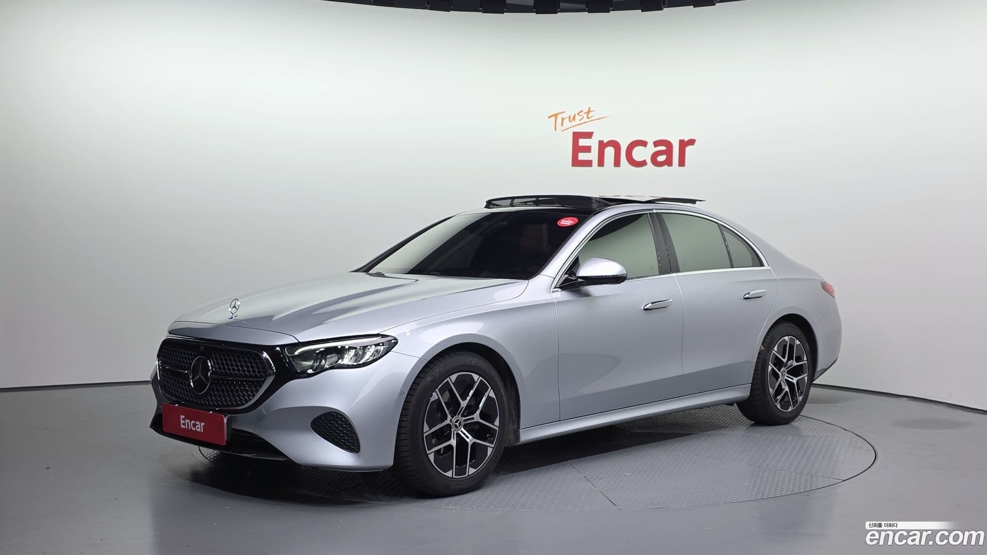 Main__Slider__Photo:E-Class Mercedes-Benz 2025.7-0