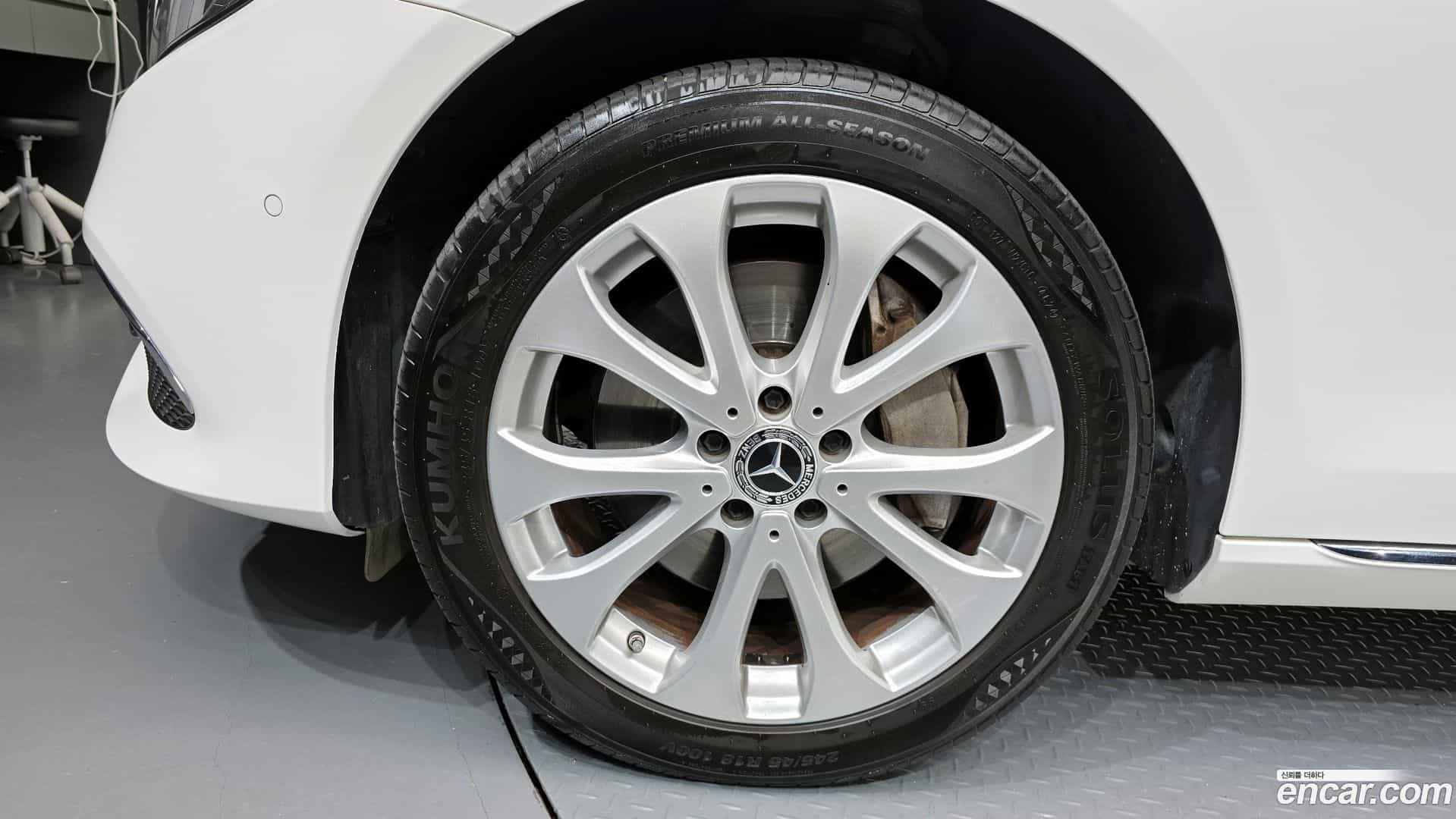 E-Class Mercedes-Benz 2019.1-OUTER-005