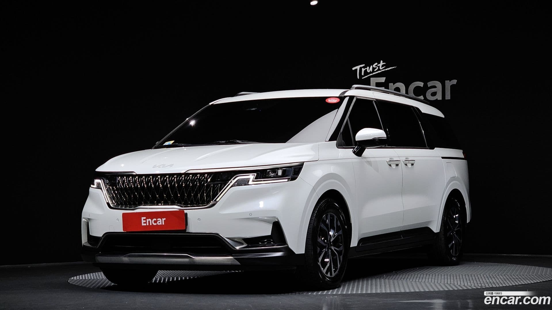Main__Slider__Photo:Canival Kia 2023.4-0