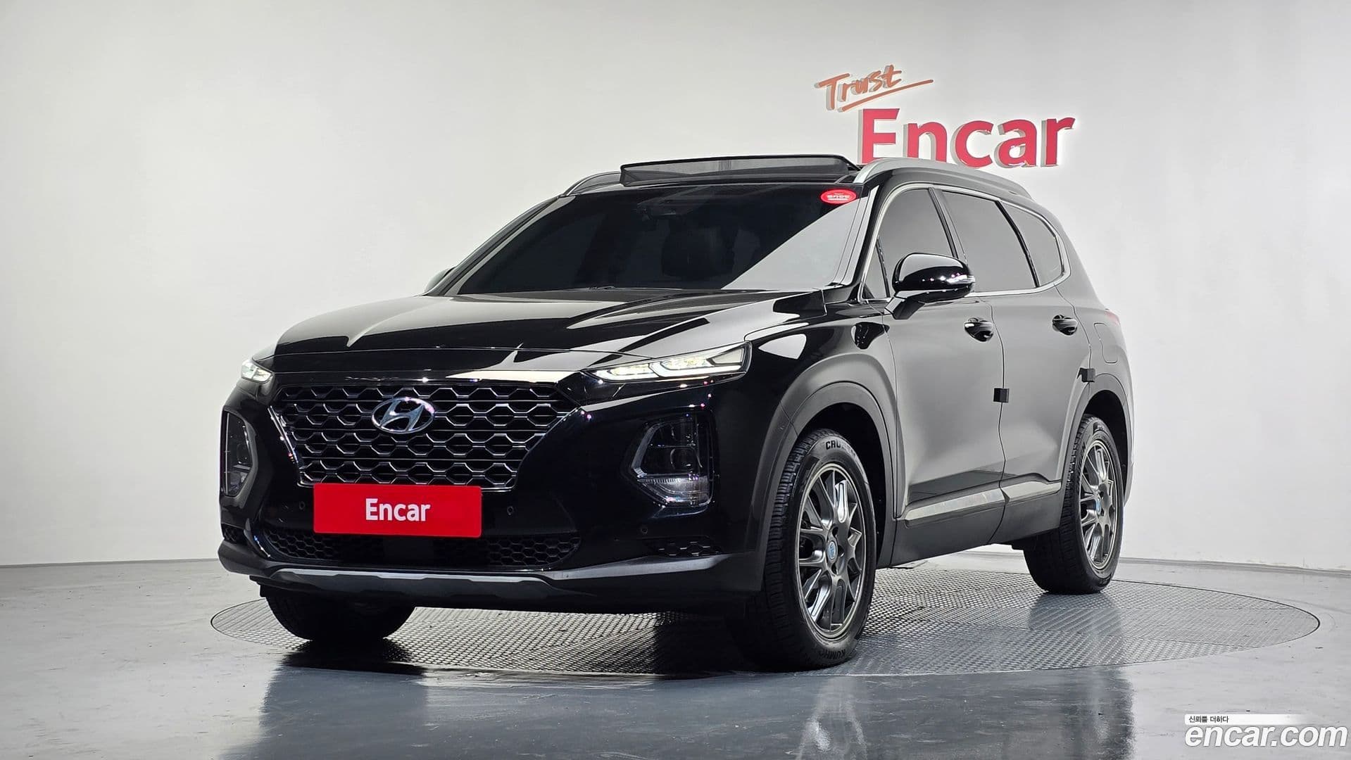 Main__Slider__Photo:Santafe Hyundai 2019.8-0