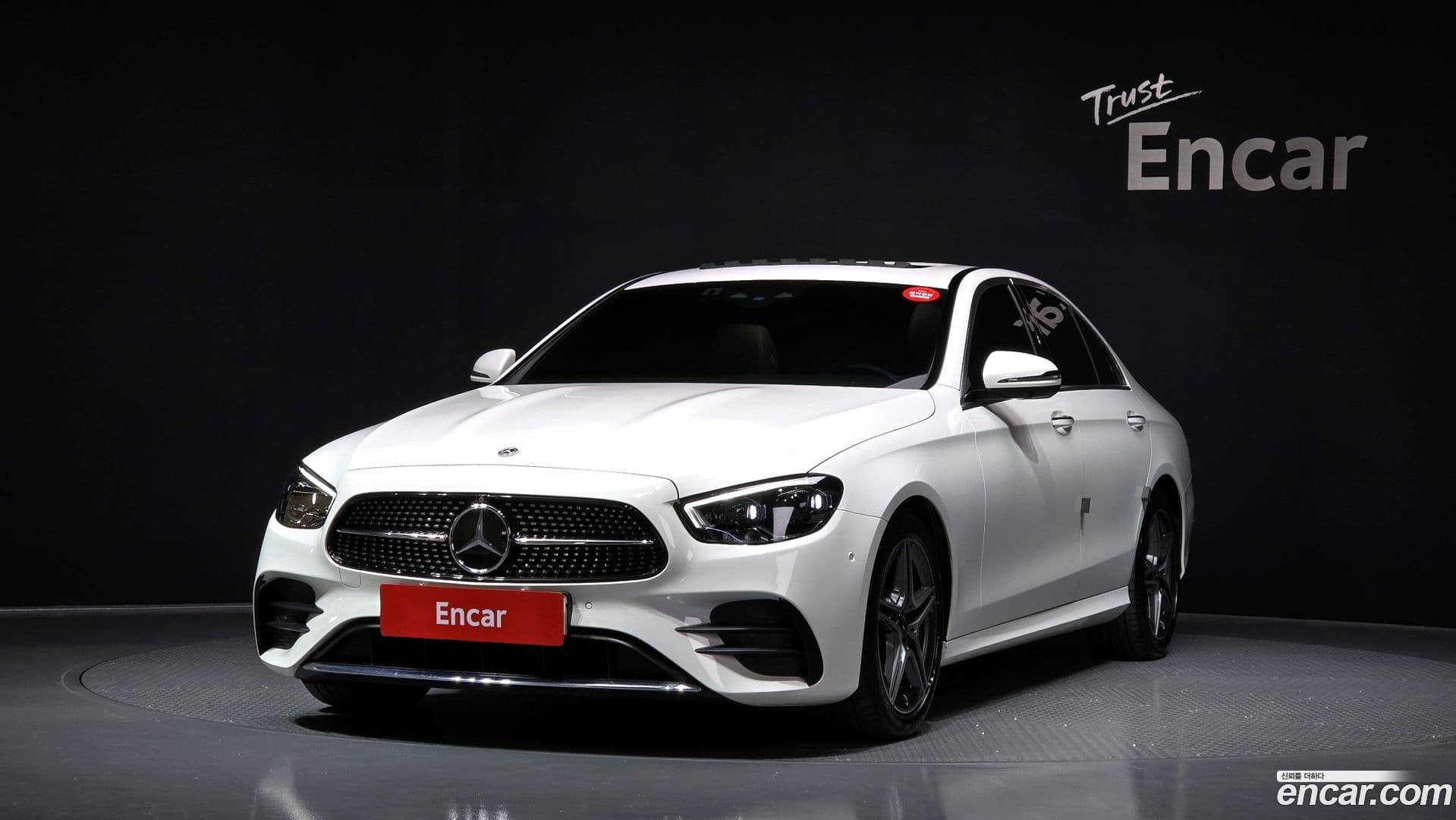 Main__Slider__Photo:E-Class Mercedes-Benz 2022.11-0