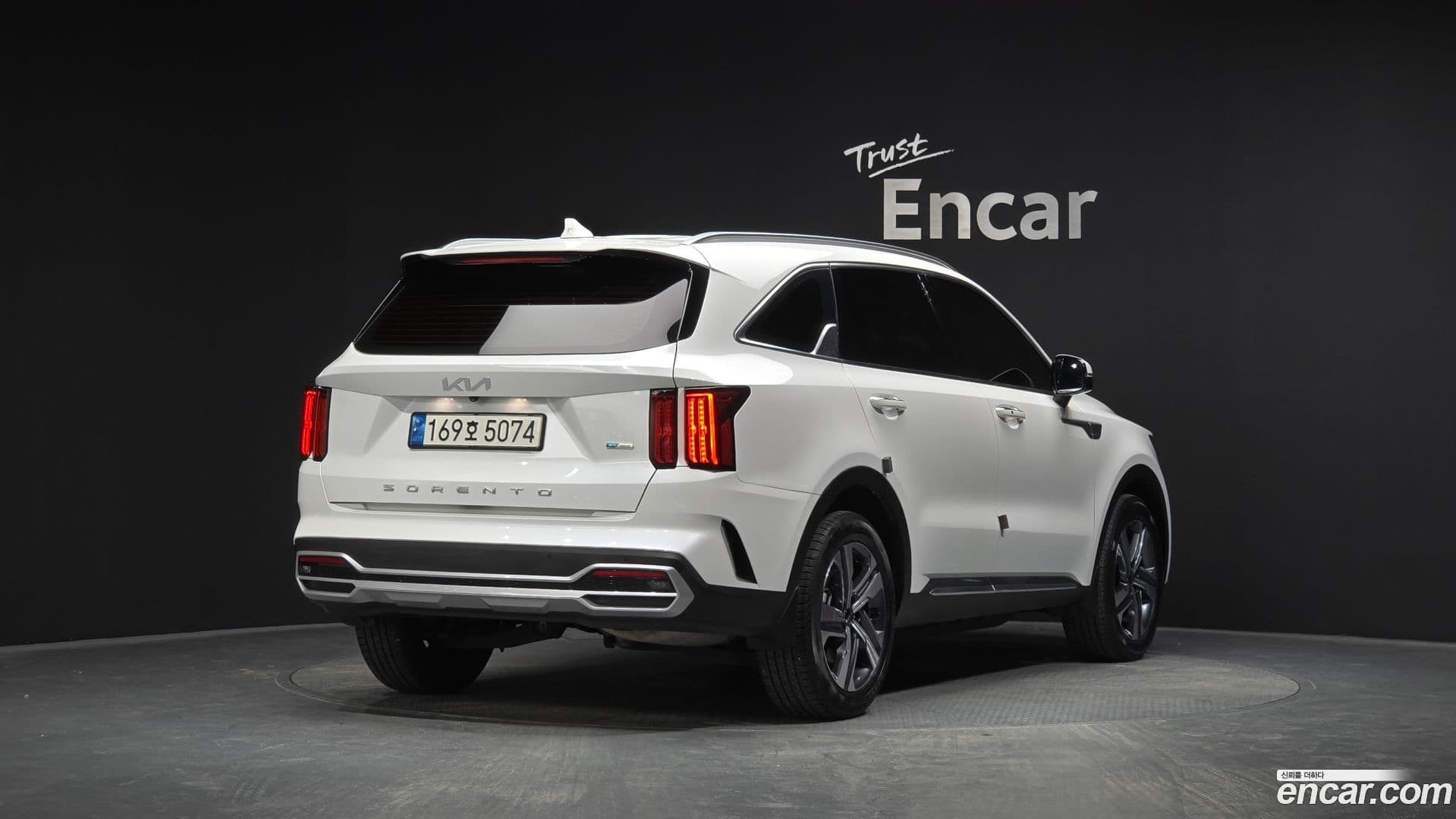 Main__Slider__Photo:Sorento Kia 2021.11-0