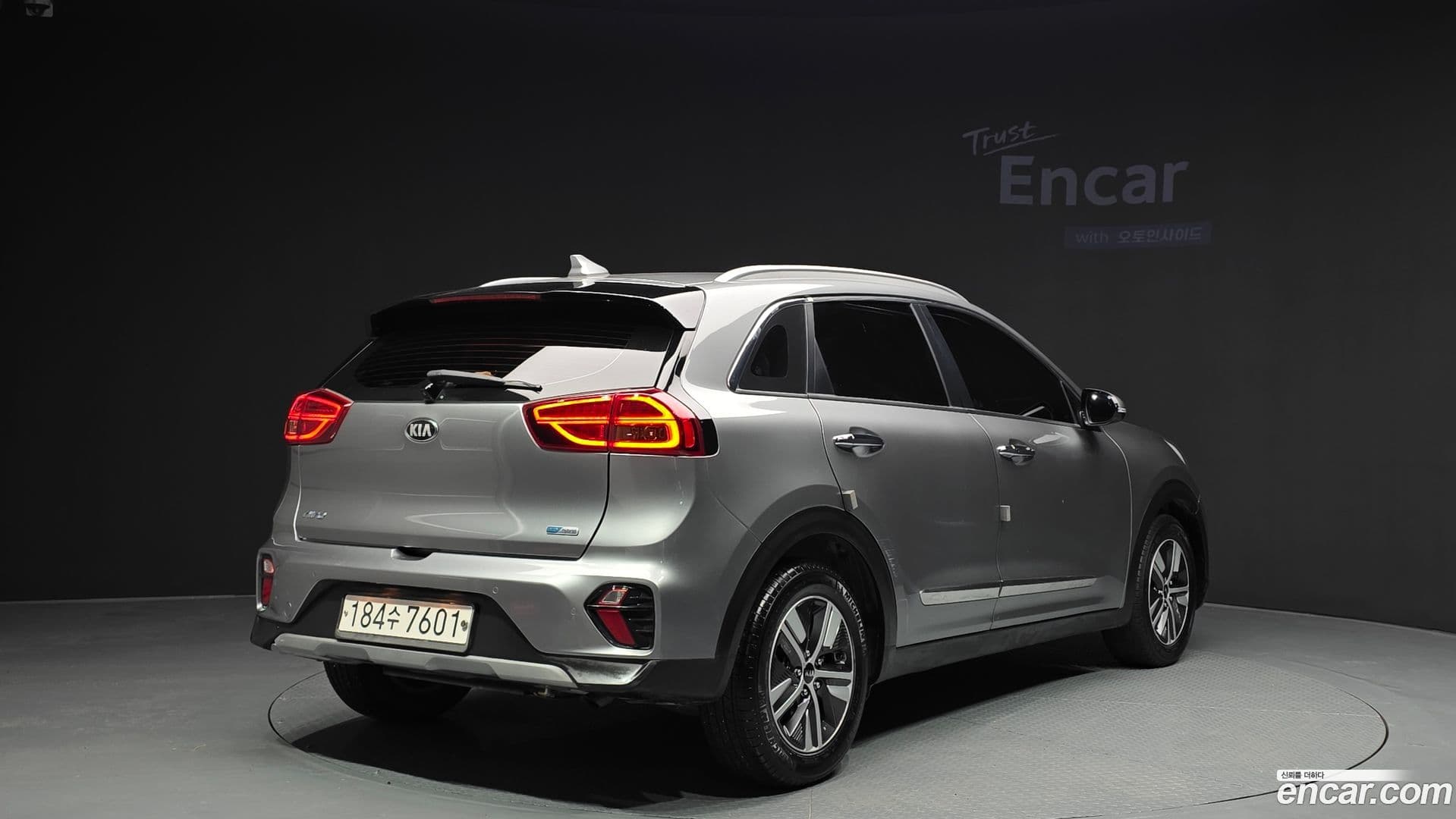 Main__Slider__Photo:Niro Kia 2020.8-0