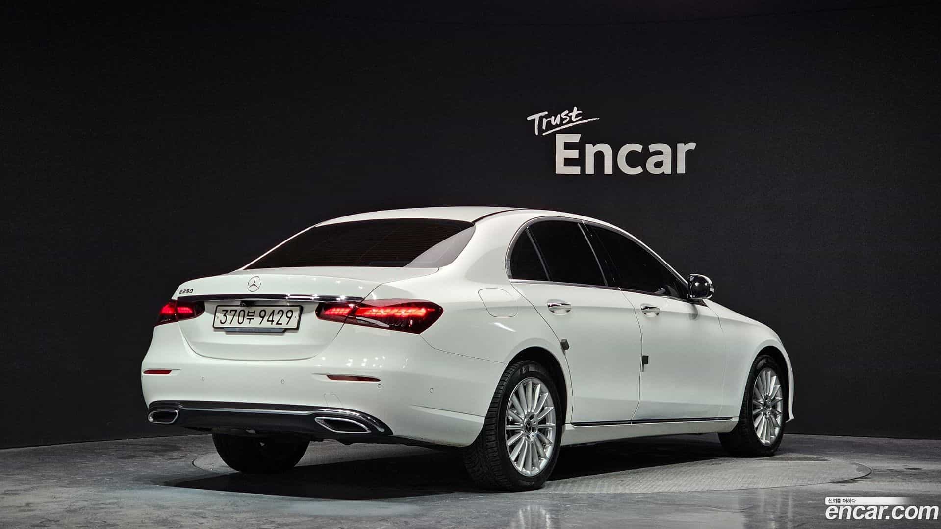 E-Class Mercedes-Benz 2020.10-OUTER-2