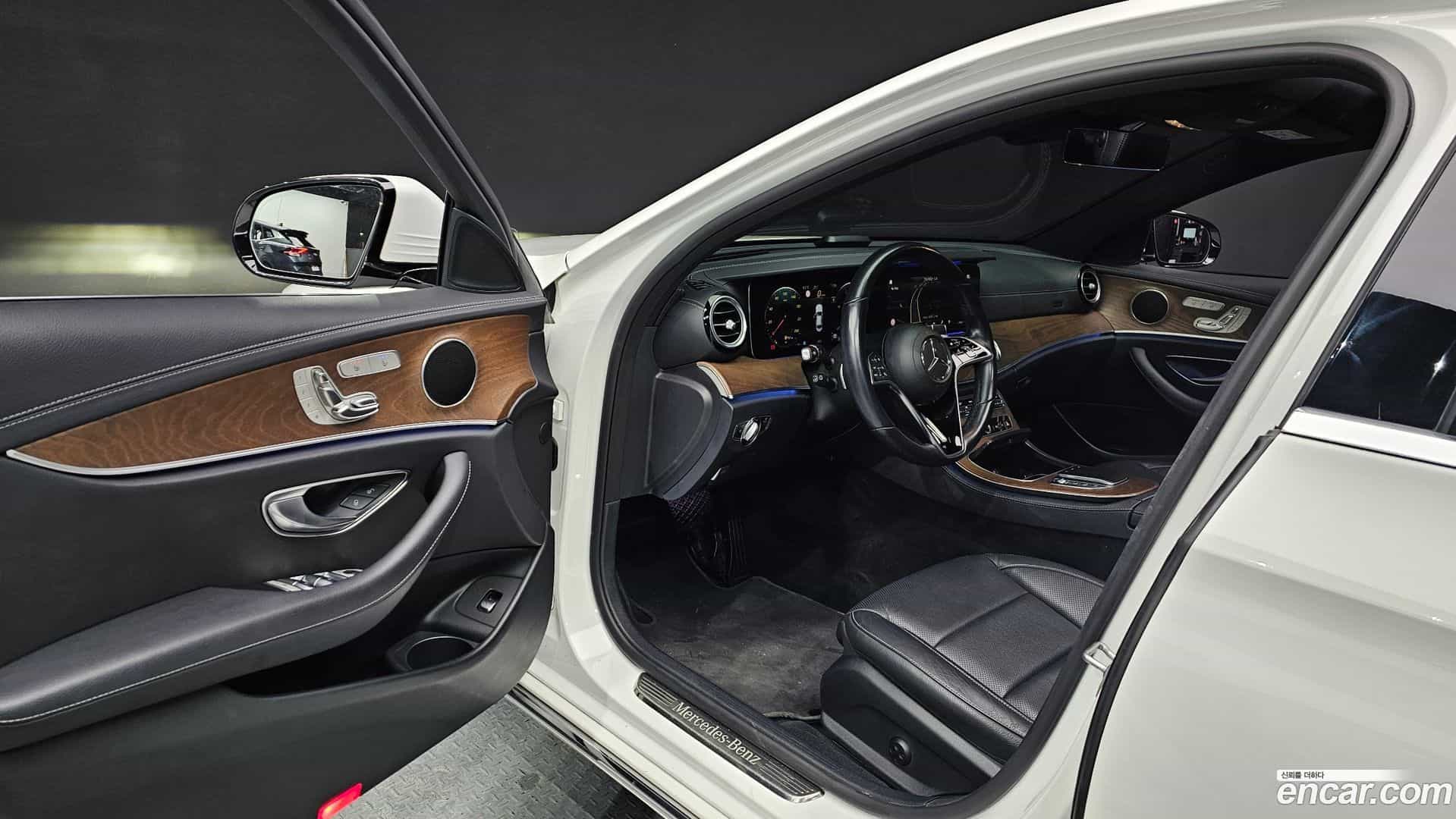 E-Class Mercedes-Benz 2020.10-INNER-10
