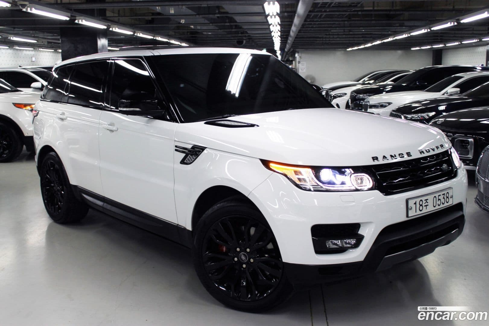Main__Slider__Photo:Range Rover Sport Land Rover 2015.11-0