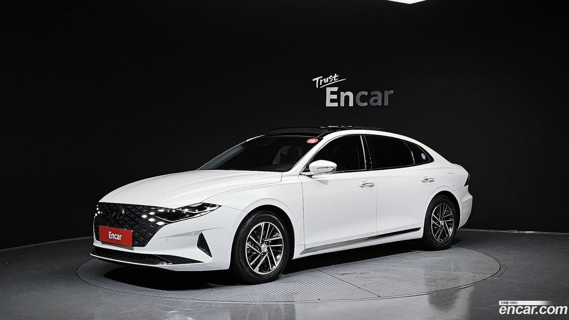Main__Slider__Photo:Grandeur Hyundai 2020.7-0