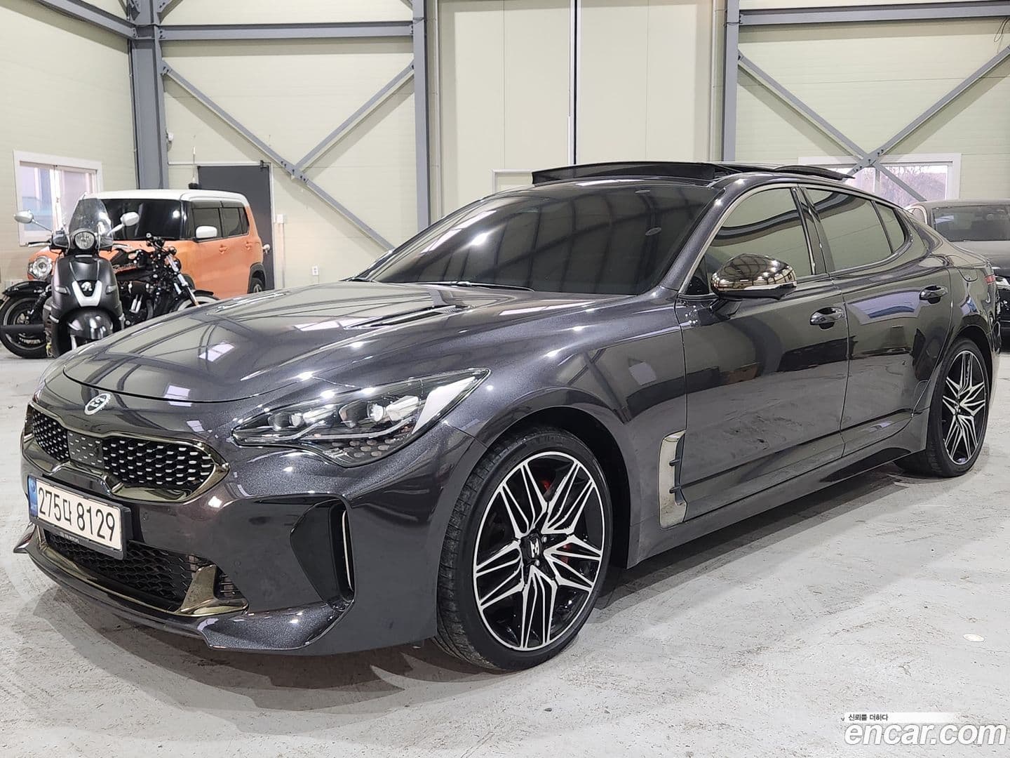 Main__Slider__Photo:Stinger Kia 2020.9-0