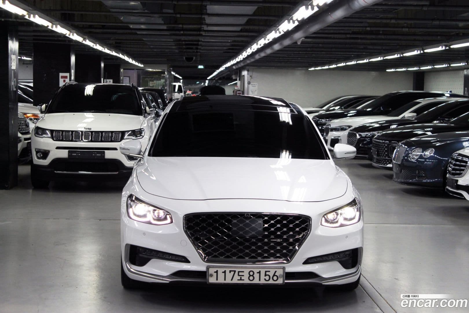Main__Slider__Photo:Grandeur Hyundai 2019.1-0