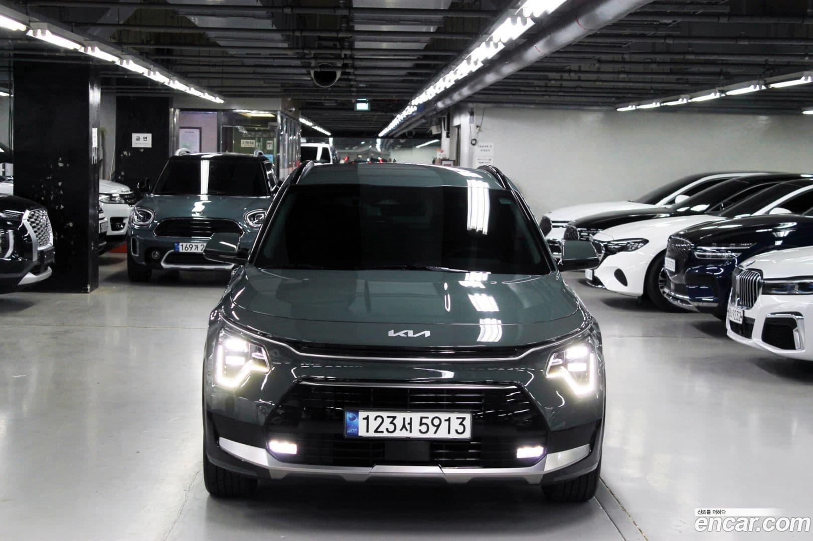 Main__Slider__Photo:Niro Kia 2022.8-0