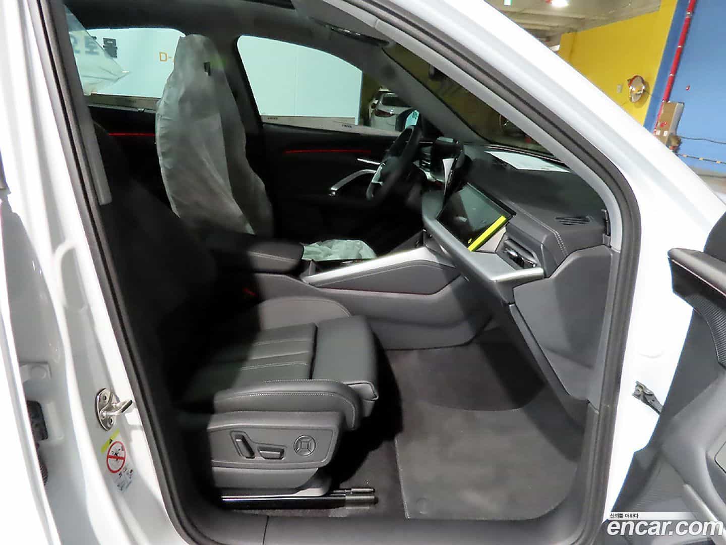 Q5 Audi 2025.10-INNER-010