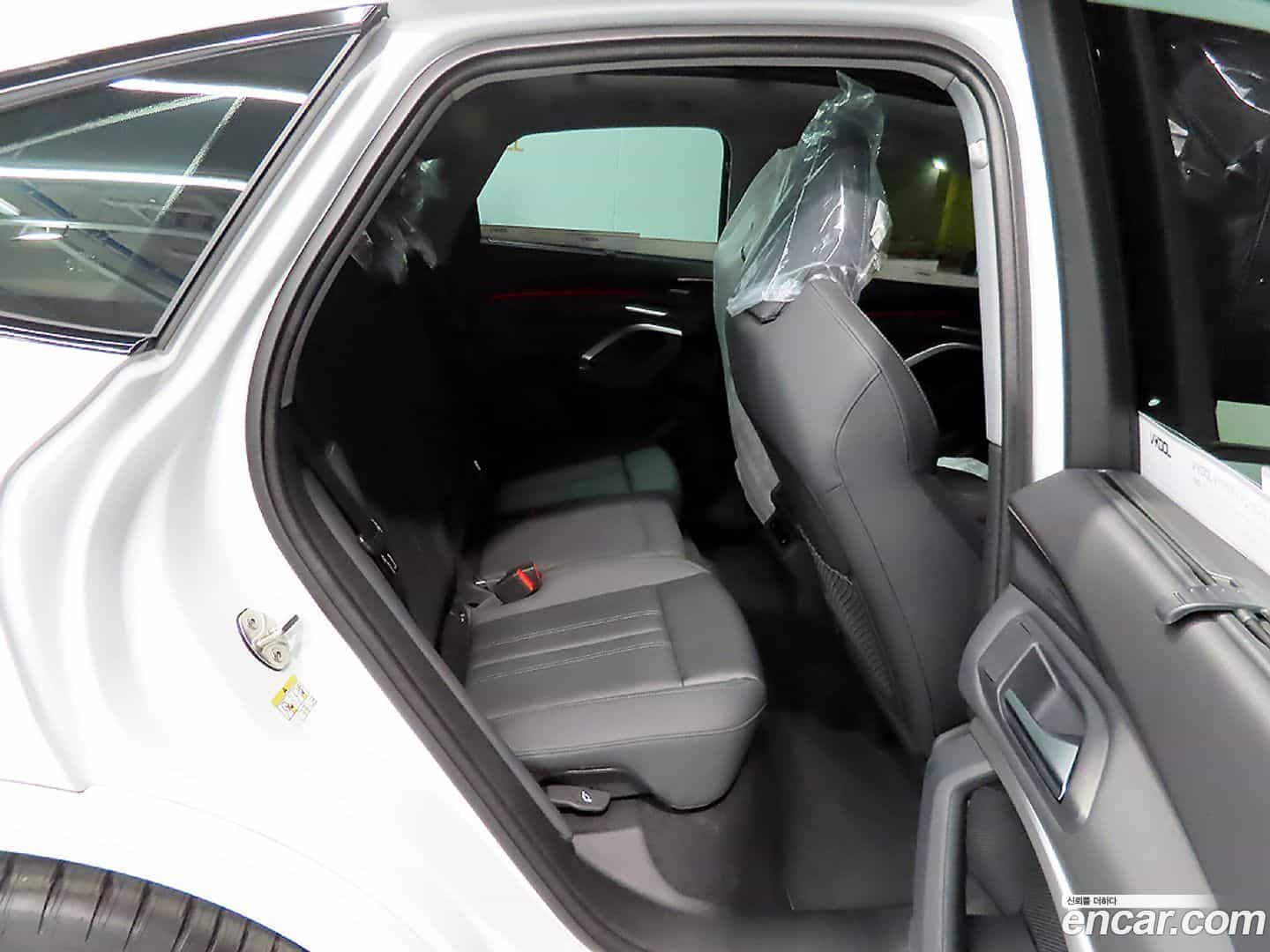 Q5 Audi 2025.10-OPTION-020