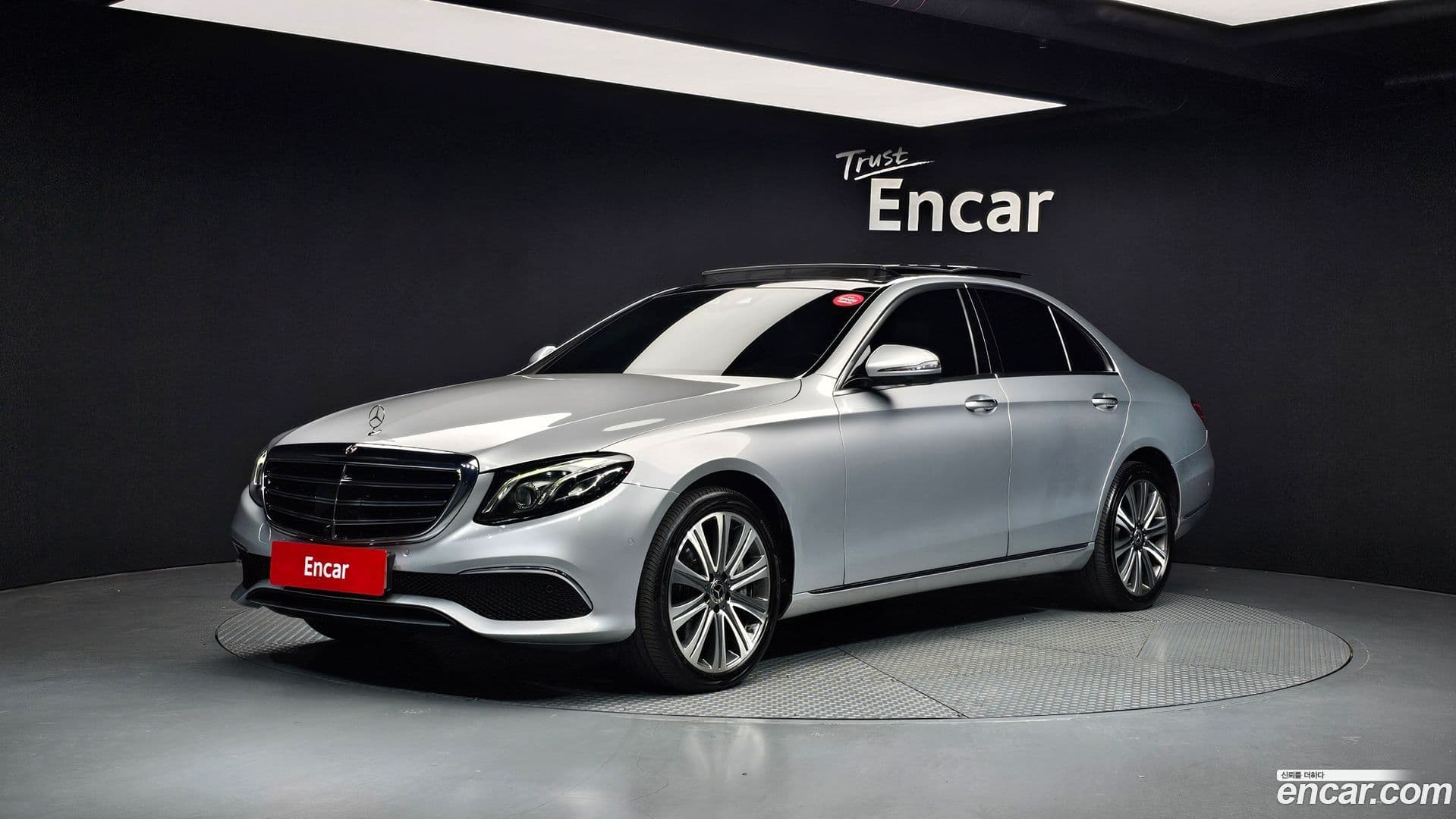 Main__Slider__Photo:E-Class Mercedes-Benz 2018.4-0
