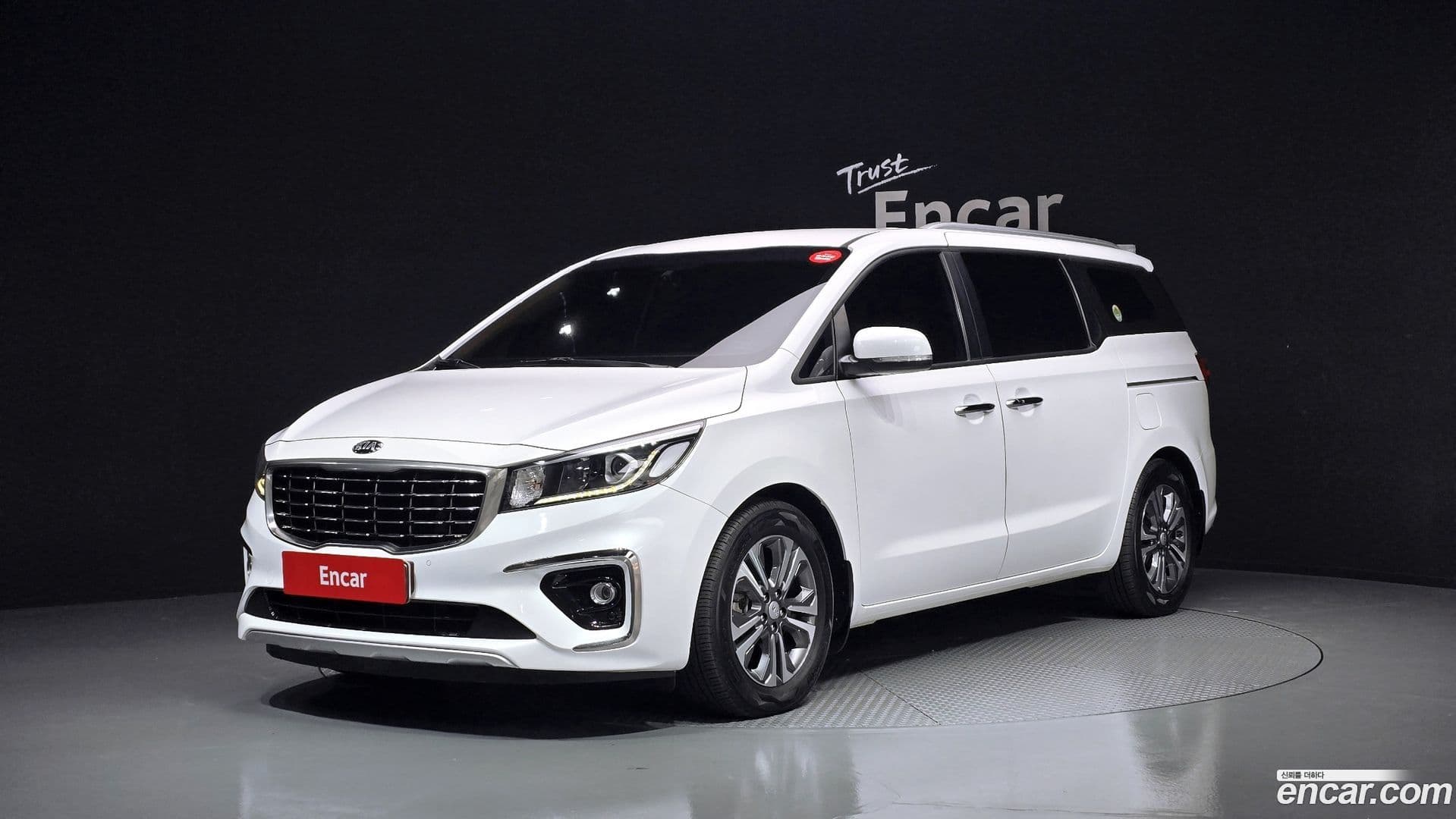 Main__Slider__Photo:Canival Kia 2019.8-0