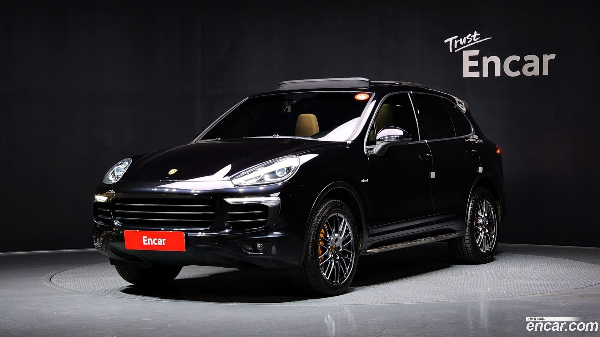 Main__Slider__Photo:Cayenne Porsche 2015.4-0
