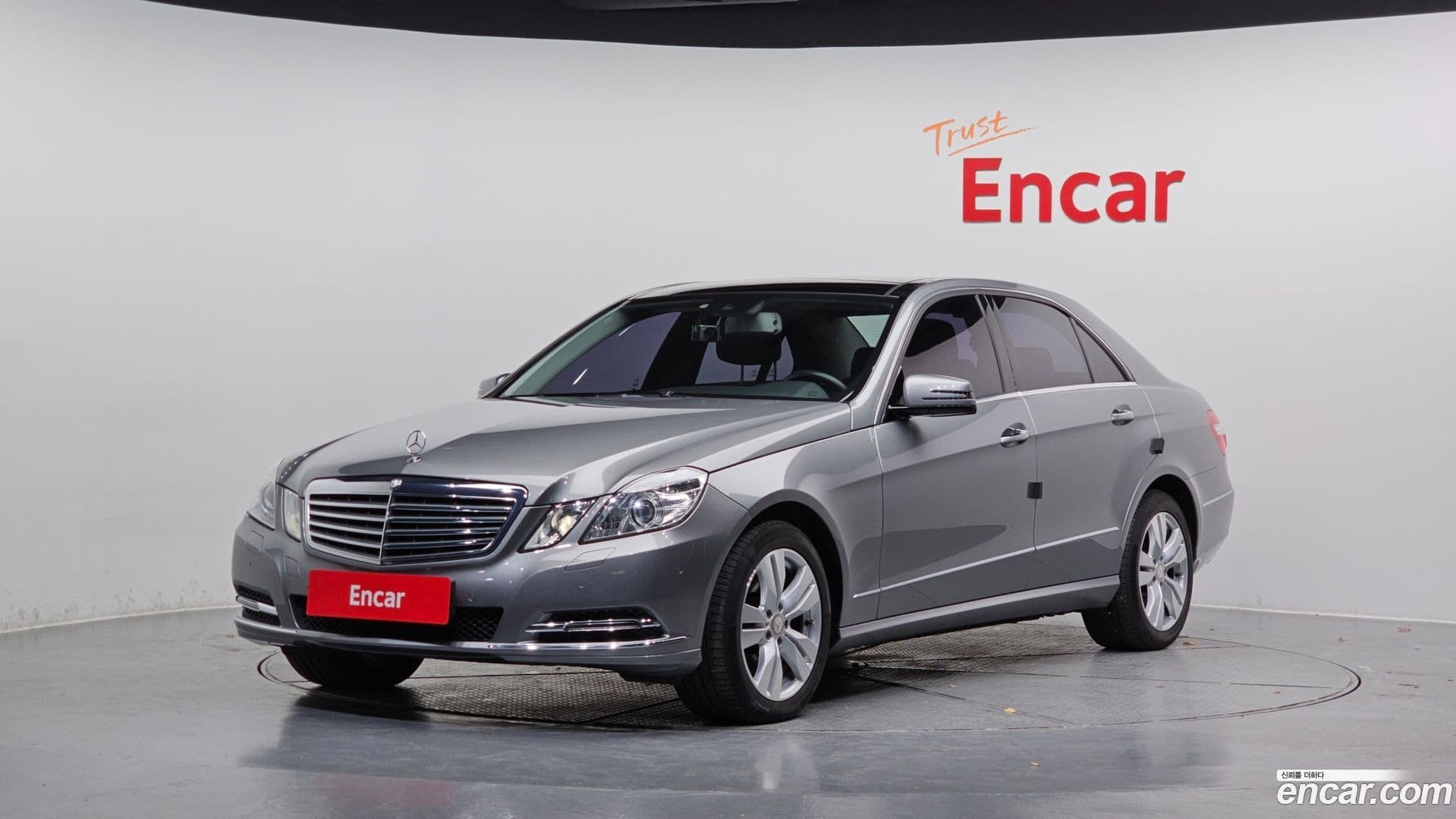Main__Slider__Photo:E-Class Mercedes-Benz 2013.5-0