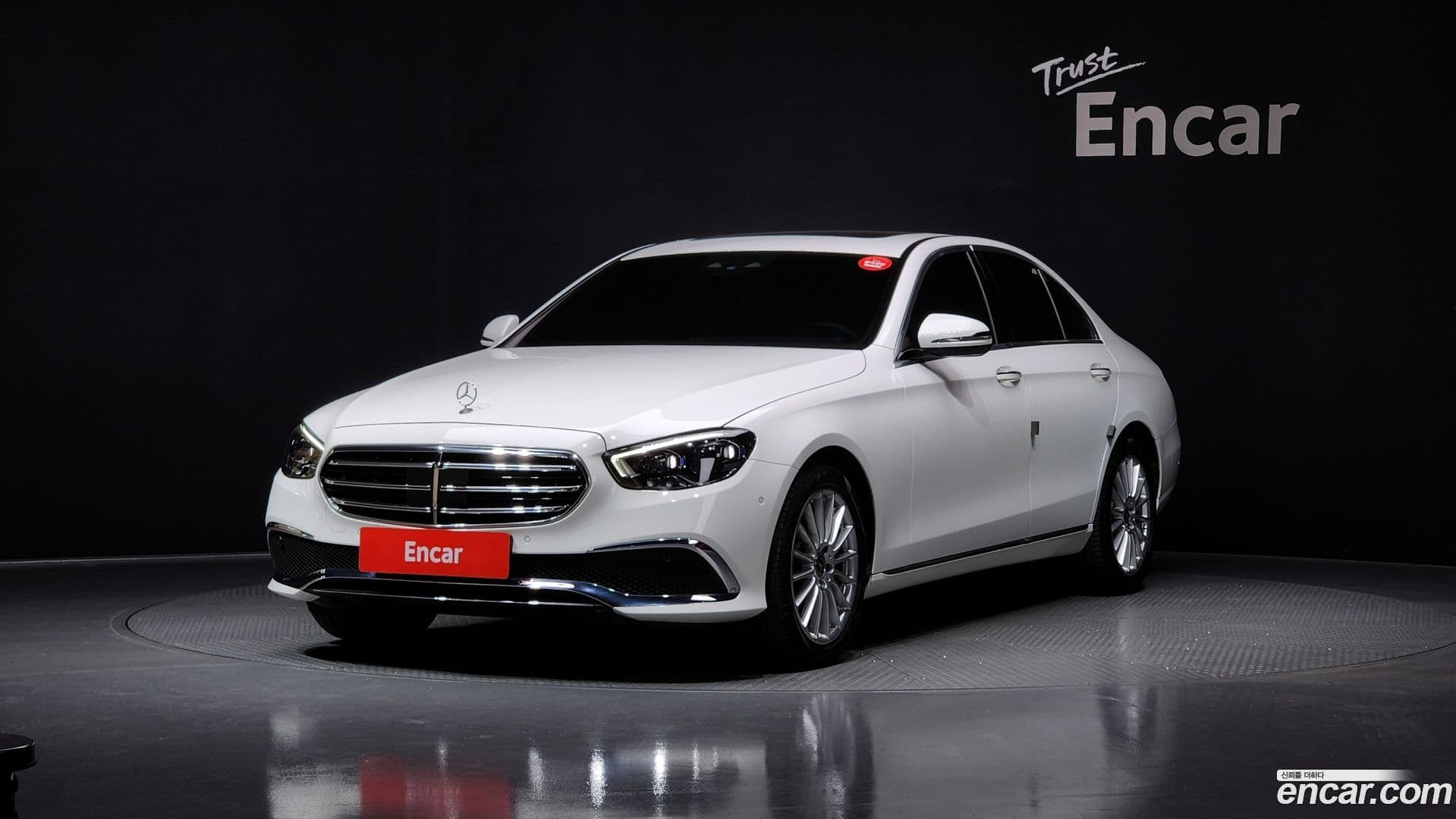 Main__Slider__Photo:E-Class Mercedes-Benz 2020.11-0