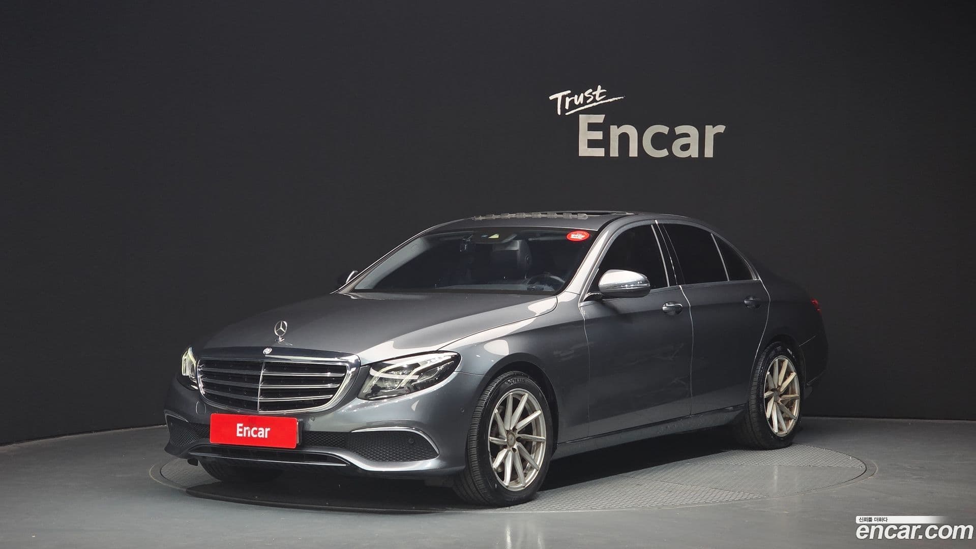 Main__Slider__Photo:E-Class Mercedes-Benz 2016.8-0