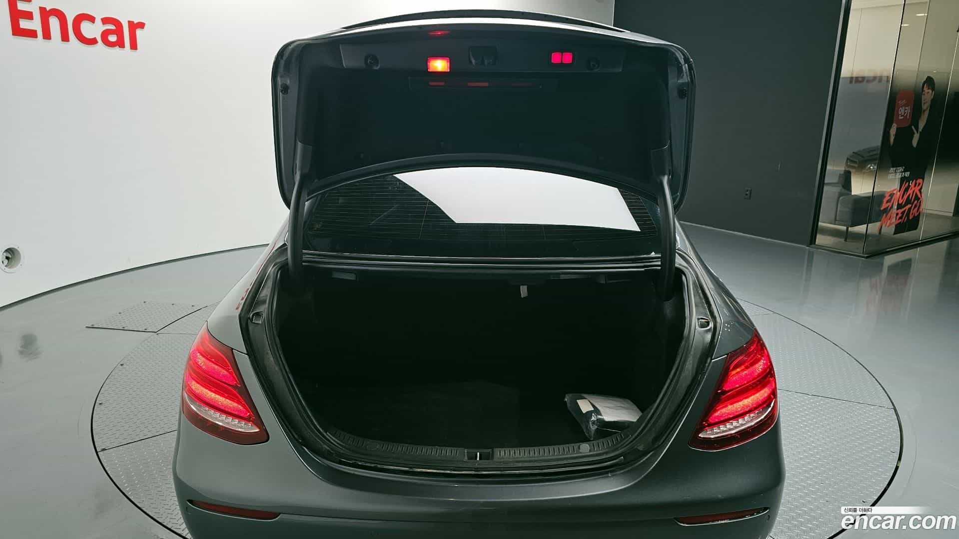 E-Class Mercedes-Benz 2018.5-OPTION-24