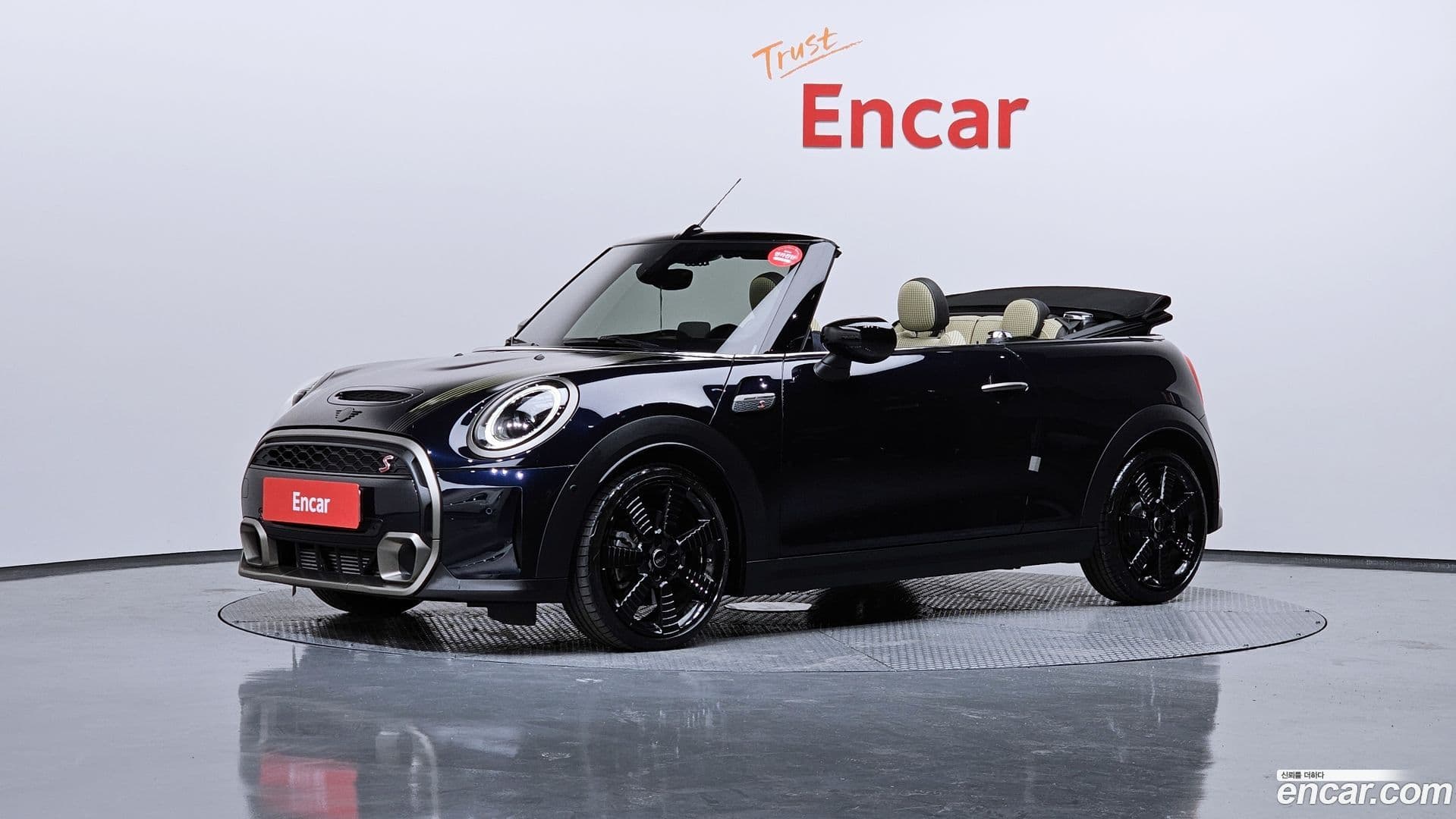 Main__Slider__Photo:Cooper Convertible Mini 2024.5-0