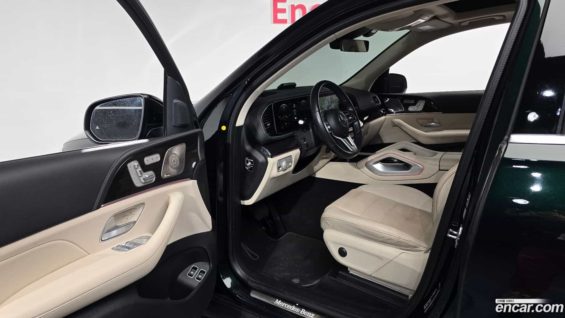 GLE-Class Mercedes-Benz 2021.9-INNER-010