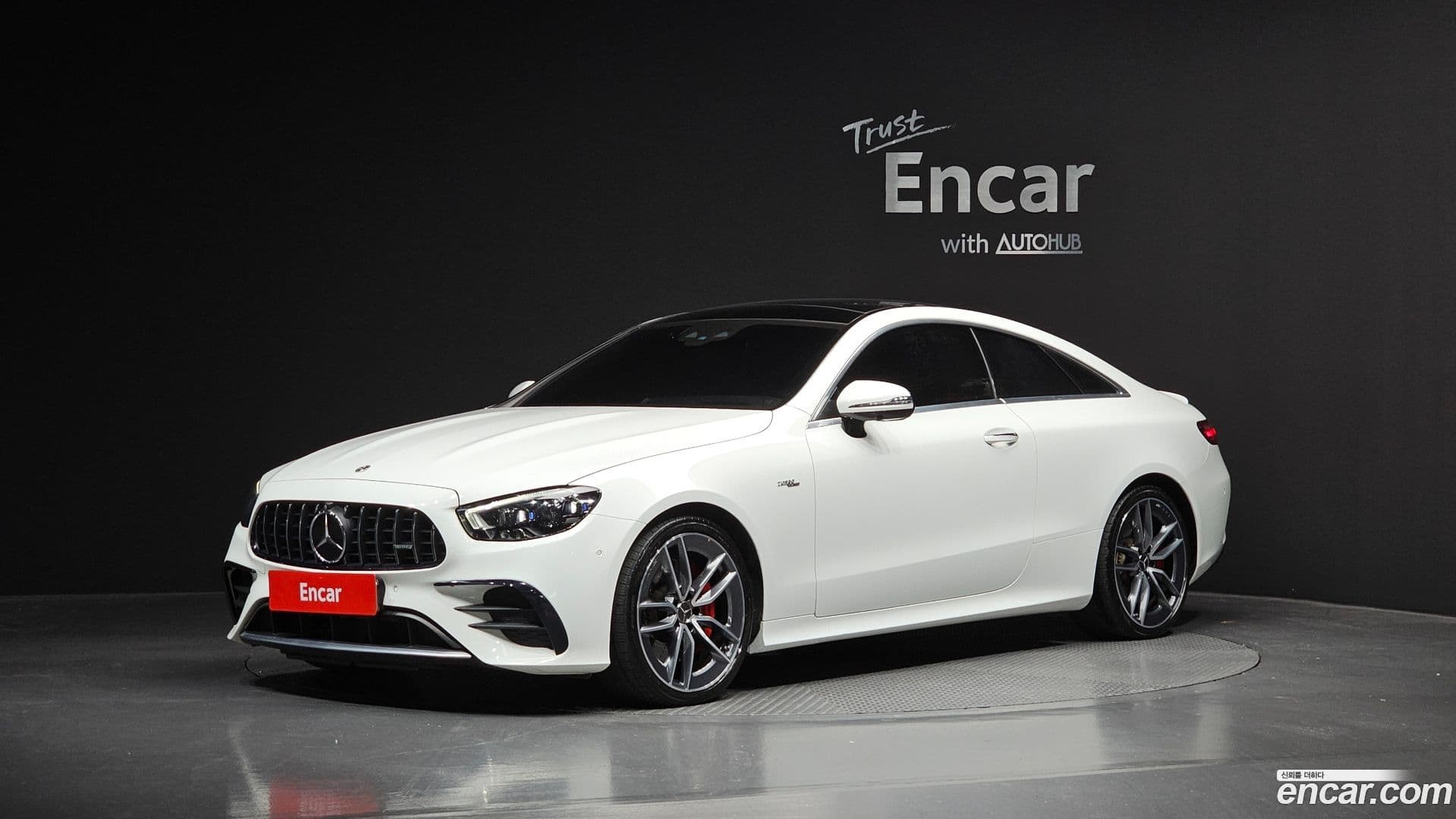 Main__Slider__Photo:E-Class Mercedes-Benz 2022.2-0
