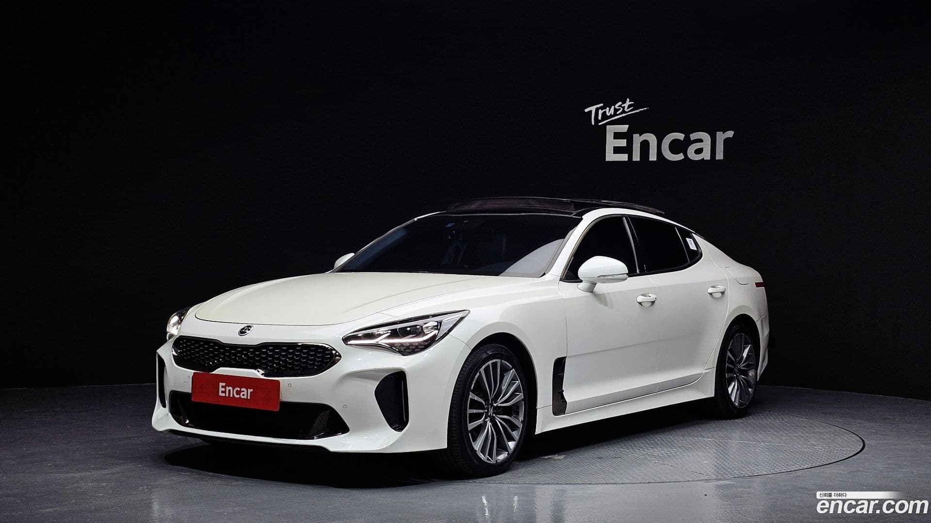 Main__Slider__Photo:Stinger Kia 2017.9-0