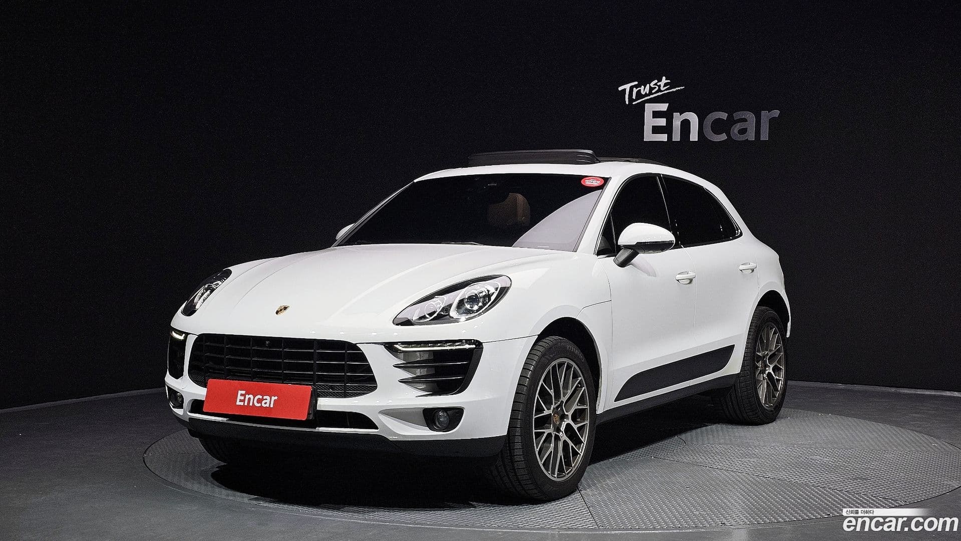Main__Slider__Photo:Macan Porsche 2016.3-0