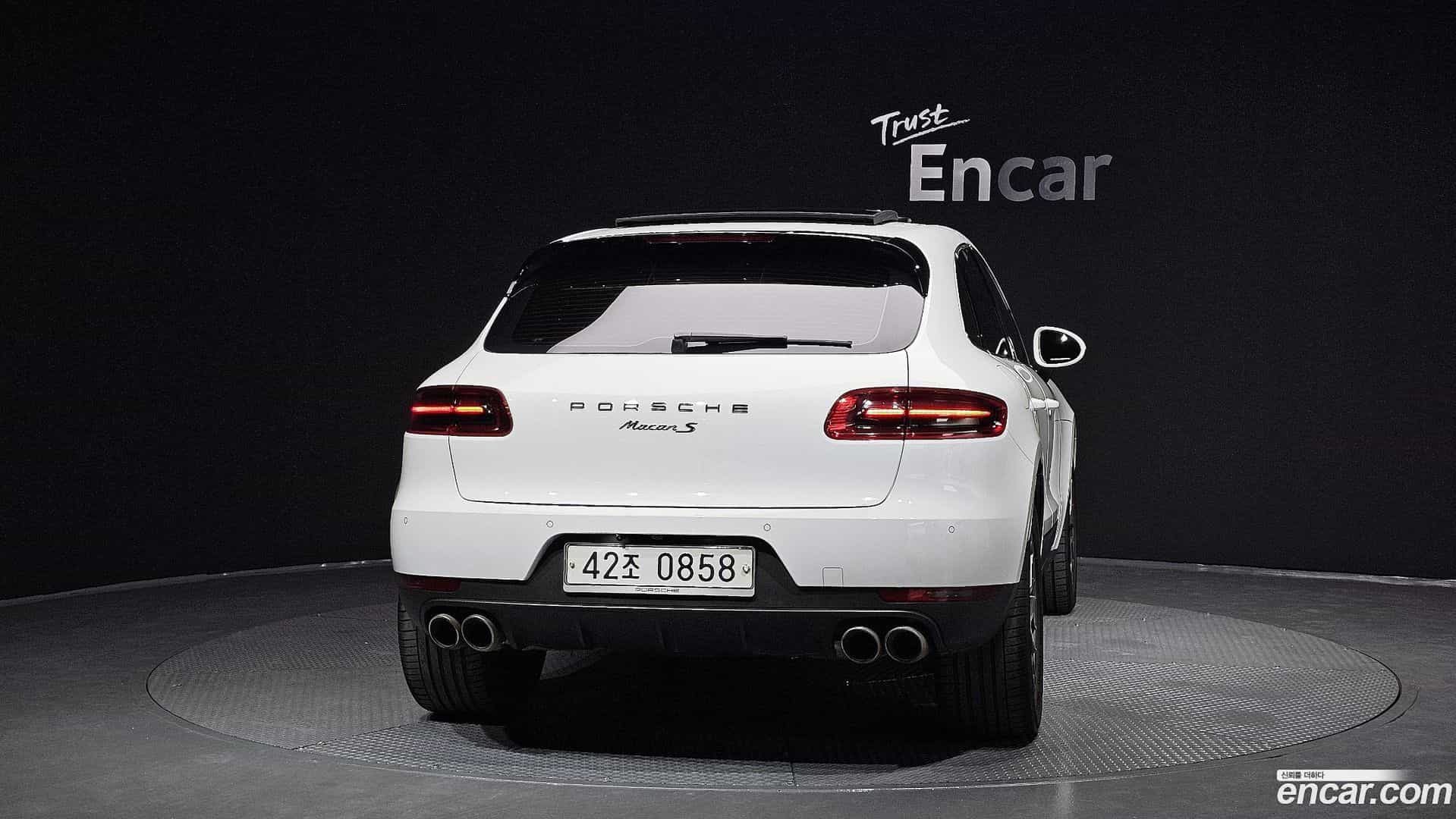Macan Porsche 2016.3-OUTER-004