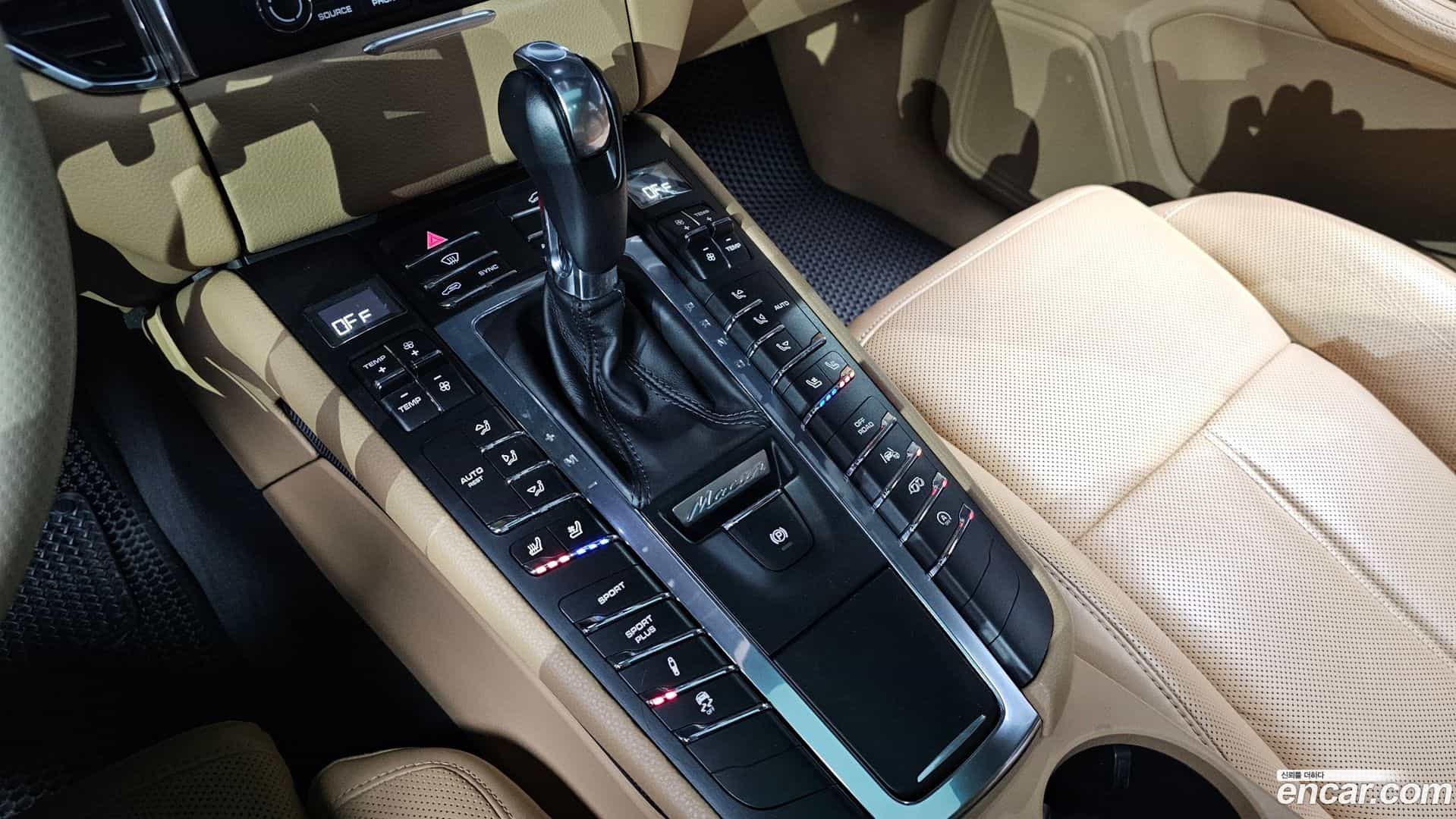 Macan Porsche 2016.3-INNER-009