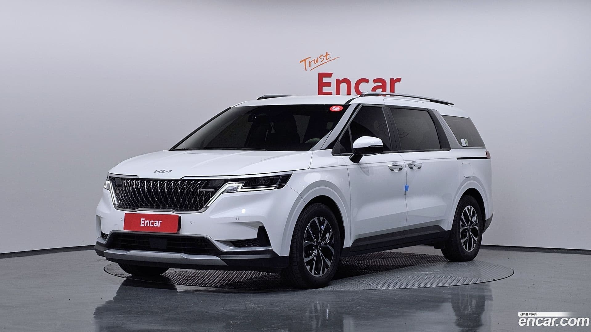 Main__Slider__Photo:Canival Kia 2023.9-0