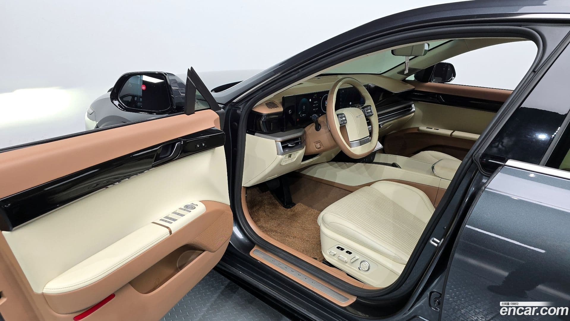 Main__Slider__Photo:Grandeur Hyundai 2023.7-9