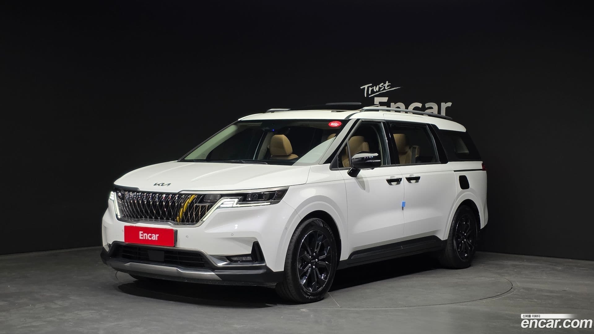 Main__Slider__Photo:Canival Kia 2022.9-0