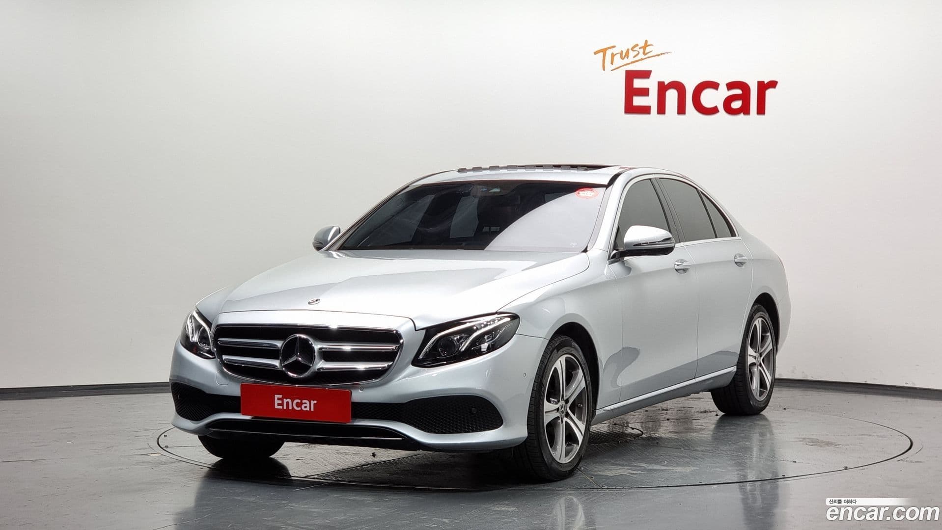 Main__Slider__Photo:E-Class Mercedes-Benz 2019.0-0