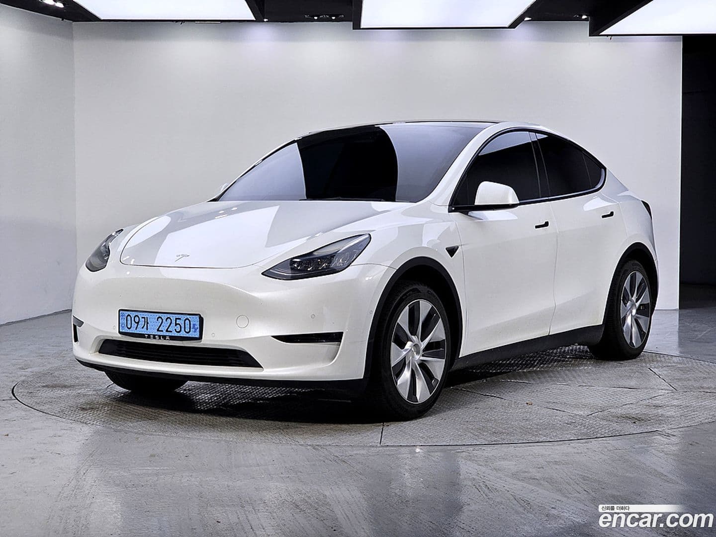 Main__Slider__Photo:Model Y Tesla 2021.5-0