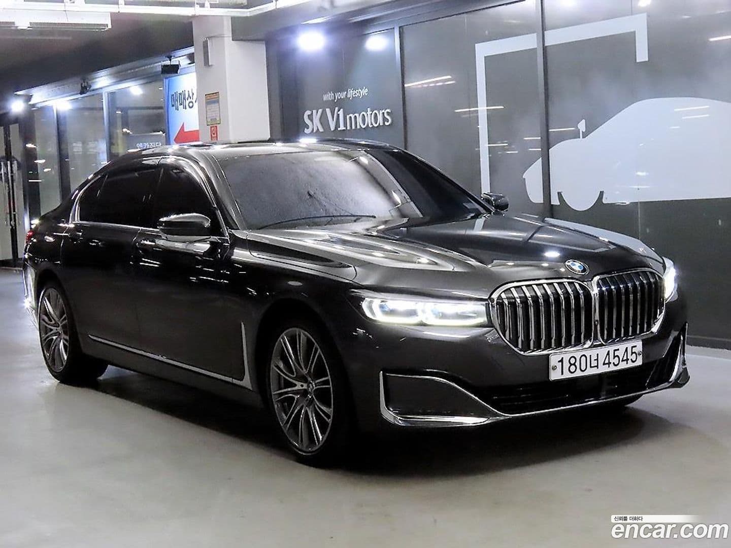 Main__Slider__Photo:7-Series BMW 2019.10-0