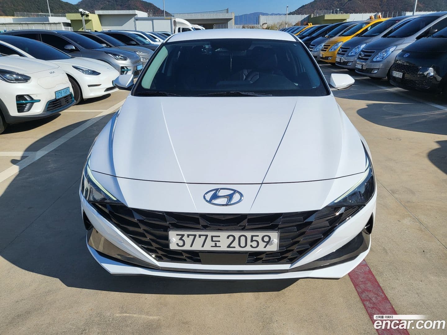 Main__Slider__Photo:AVANTE Hyundai 2021.3-0