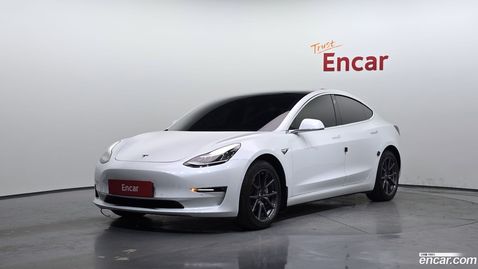Main__Slider__Photo:Model 3 Tesla 2019.10-0