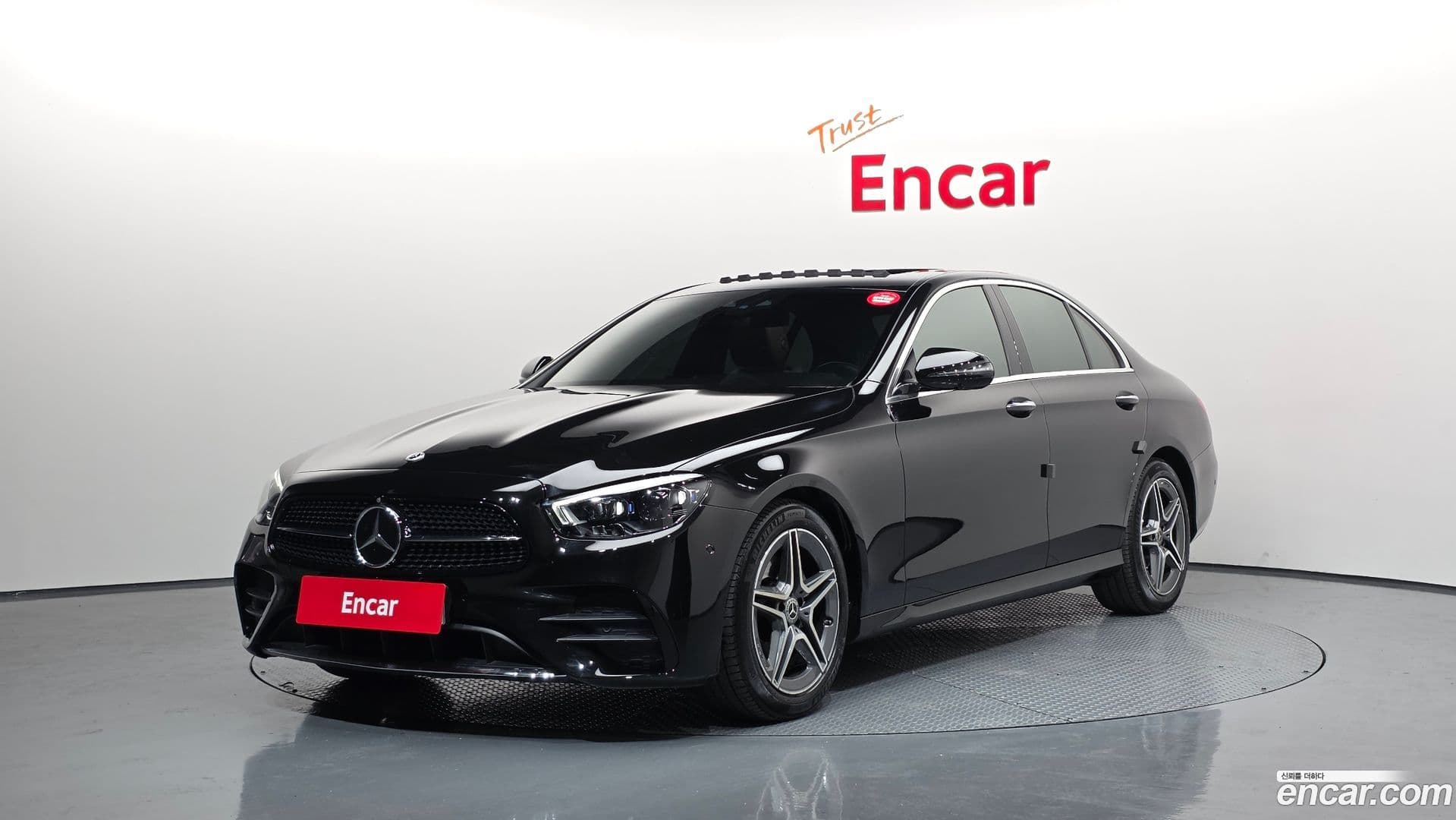 Main__Slider__Photo:E-Class Mercedes-Benz 2023.5-0