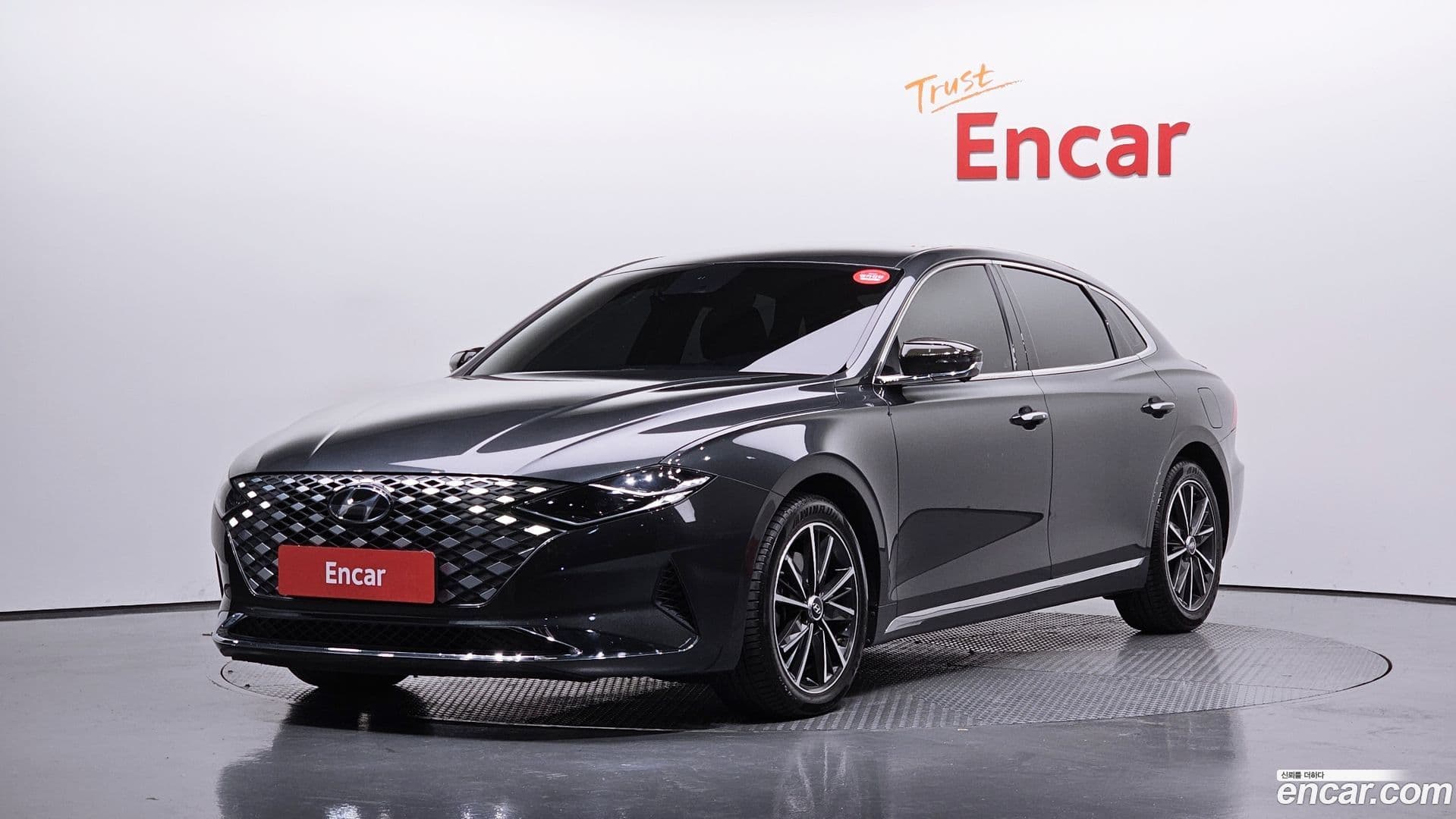 Main__Slider__Photo:Grandeur Hyundai 2021.10-0