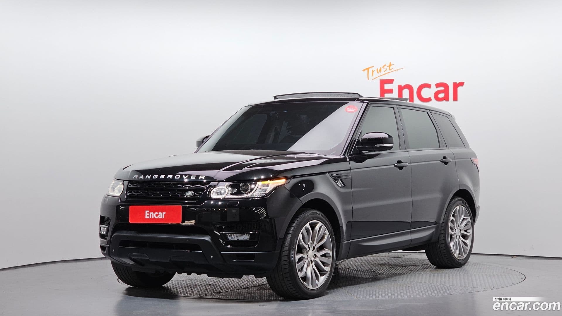 Main__Slider__Photo:Range Rover Sport Land Rover 2014.3-0