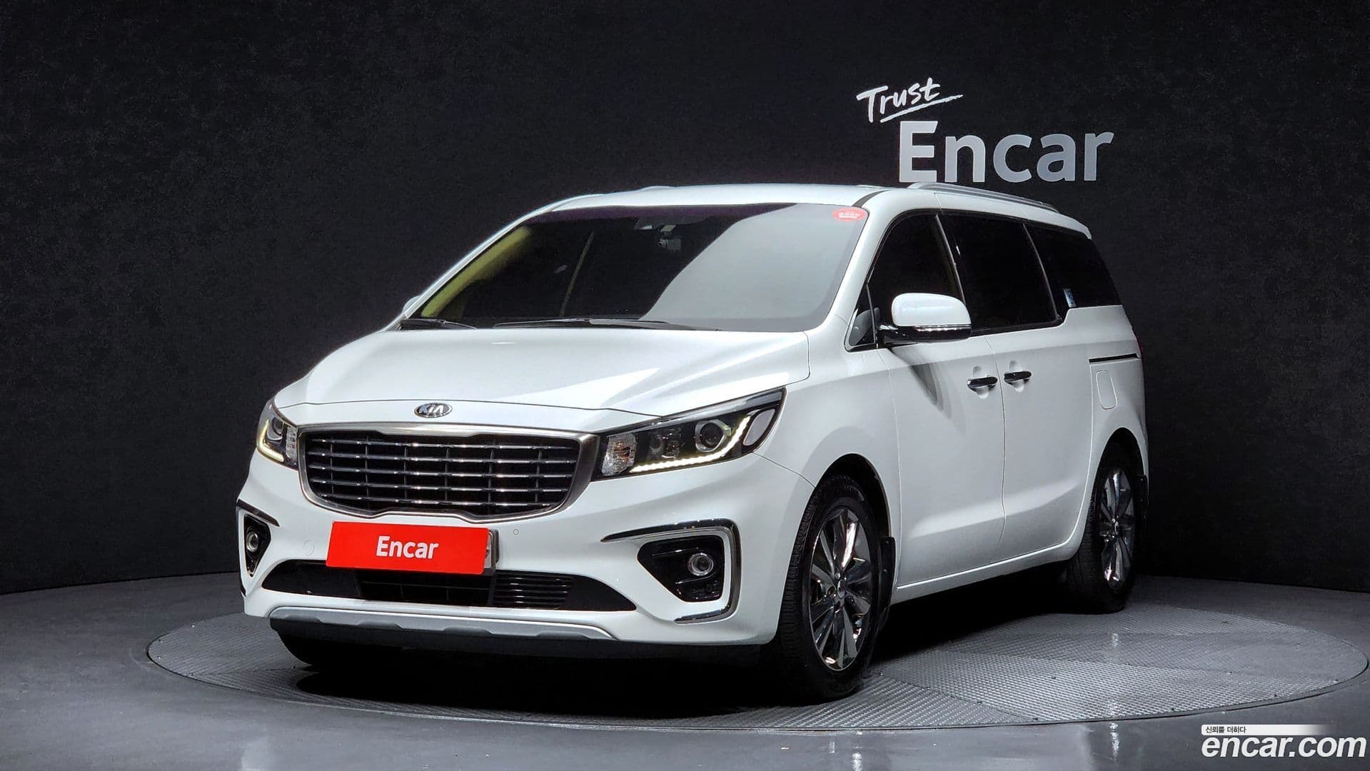 Main__Slider__Photo:Canival Kia 2019.1-0