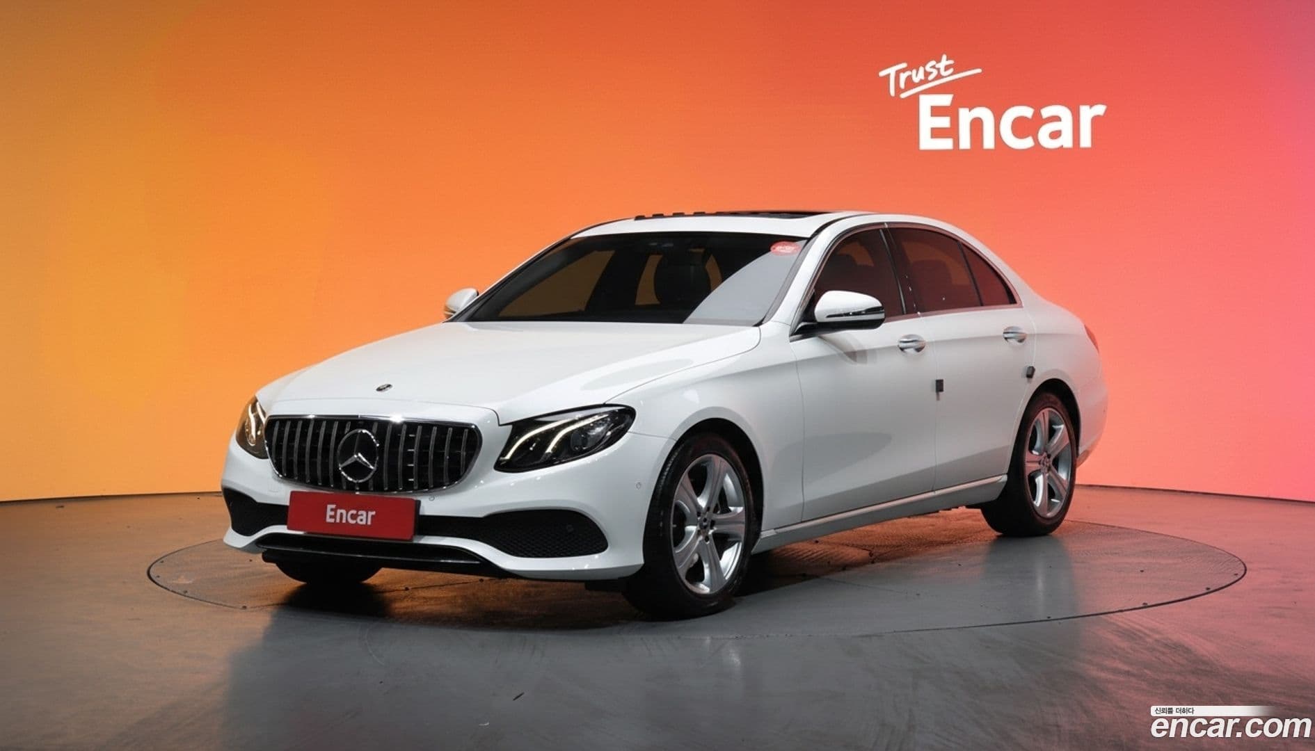 Main__Slider__Photo:E-Class Mercedes-Benz 2017.7-0