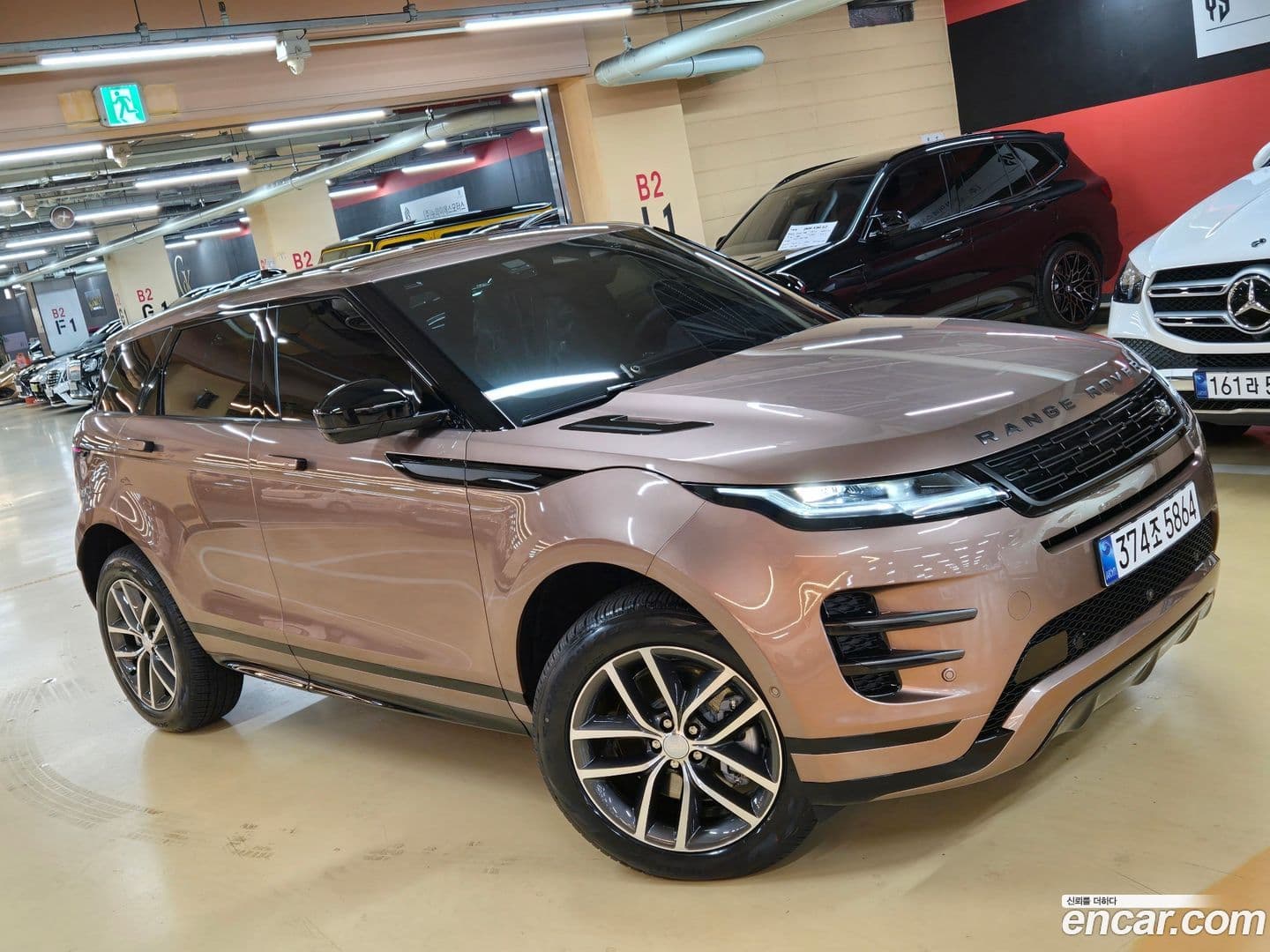 Main__Slider__Photo:Range Rover Evoque Land Rover 2025.9-0