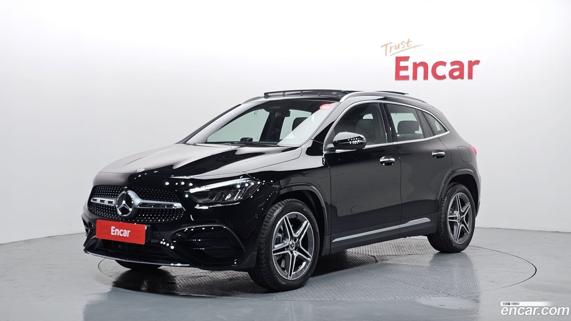 Main__Slider__Photo:GLA-Class Mercedes-Benz 2025.4-0