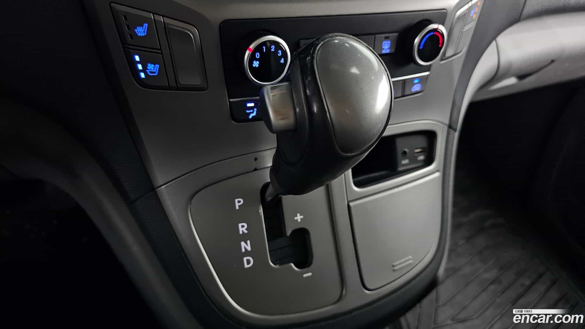 Starex Hyundai 2018.1-INNER-009