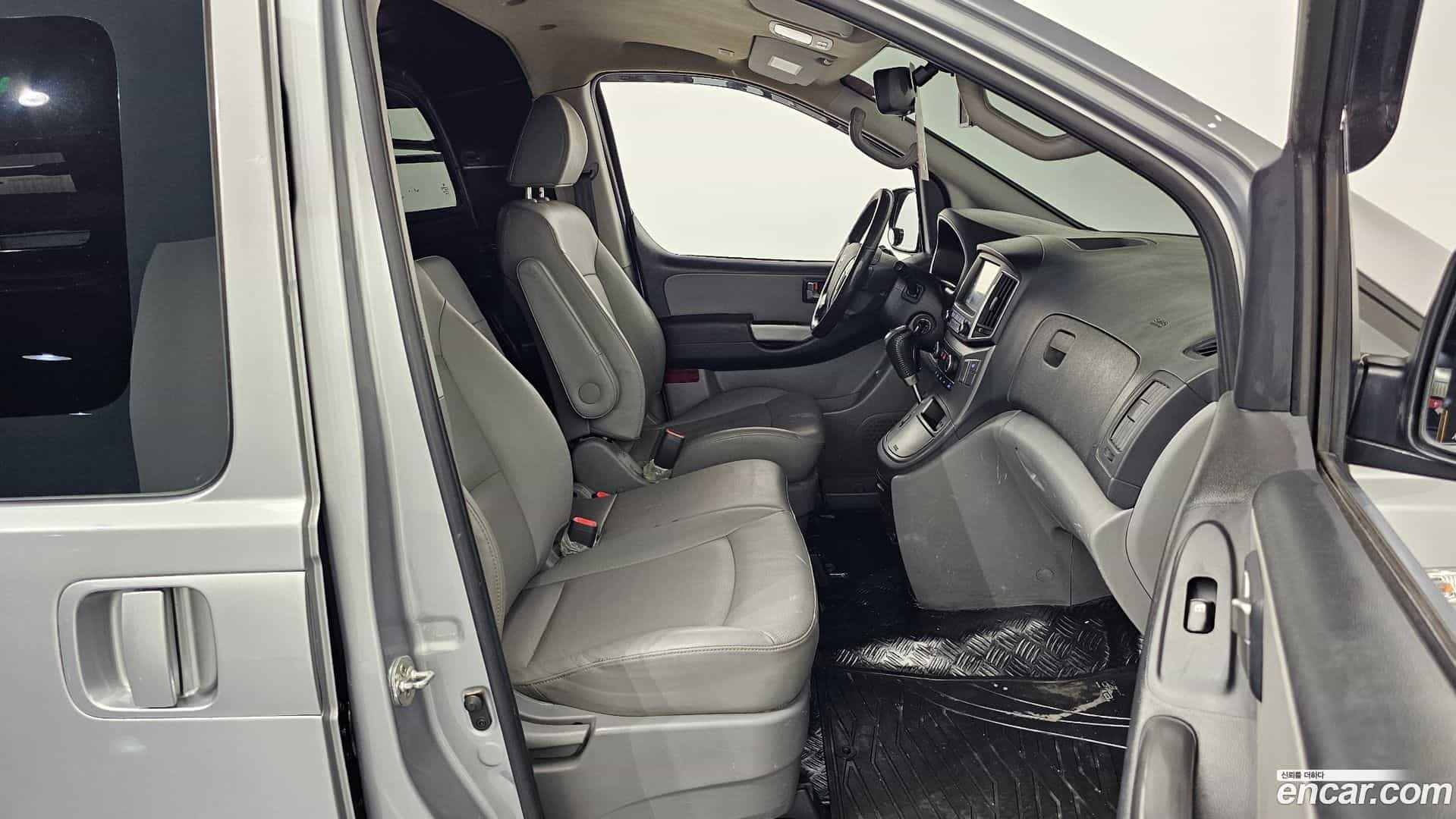 Starex Hyundai 2018.1-INNER-010