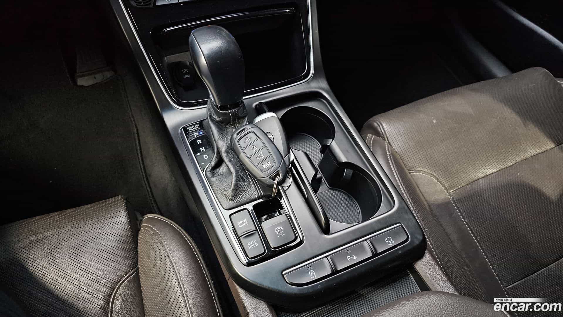 Grandeur Hyundai 2018.1-INNER-009