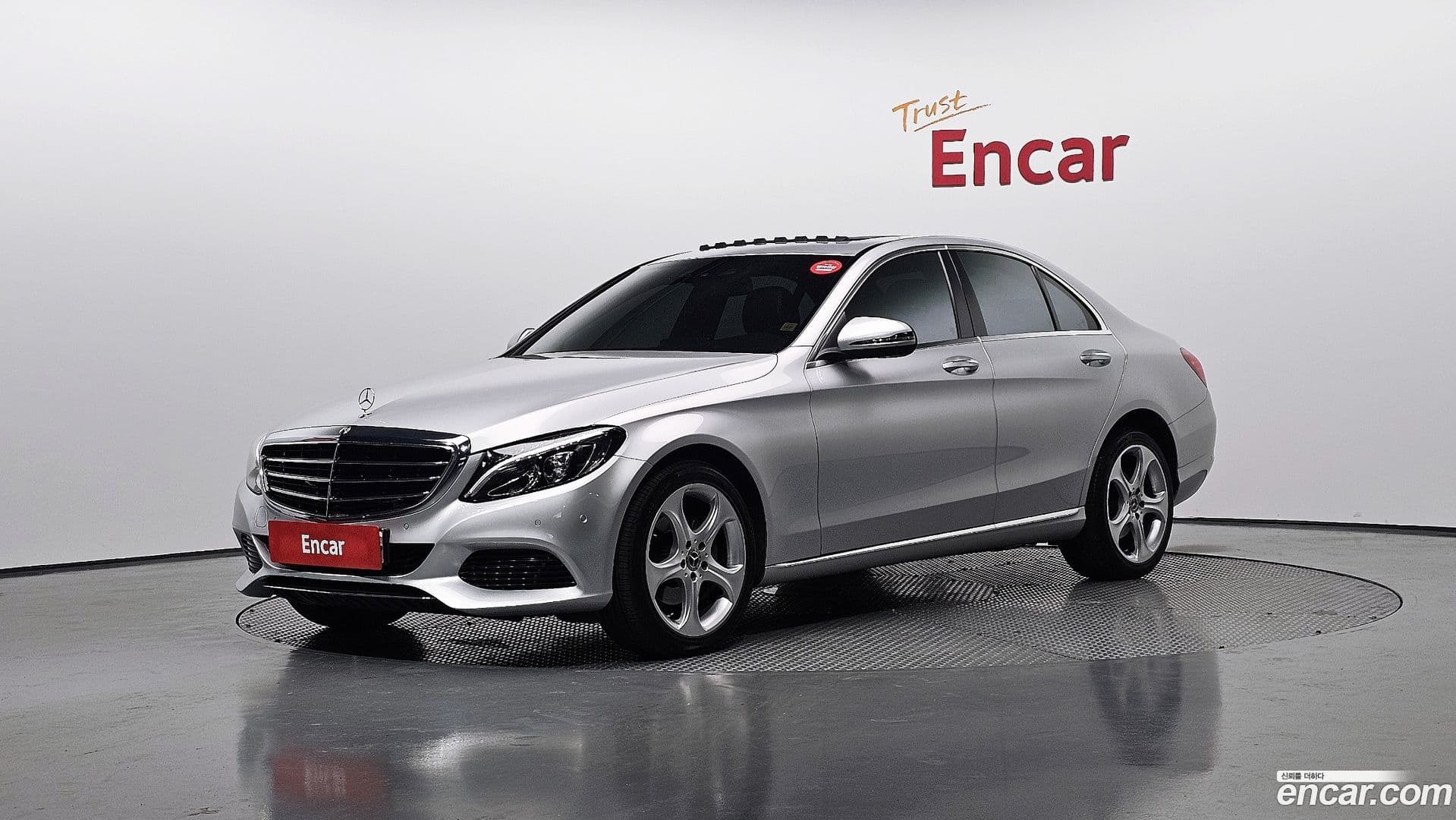 Main__Slider__Photo:C-Class Mercedes-Benz 2018.4-0
