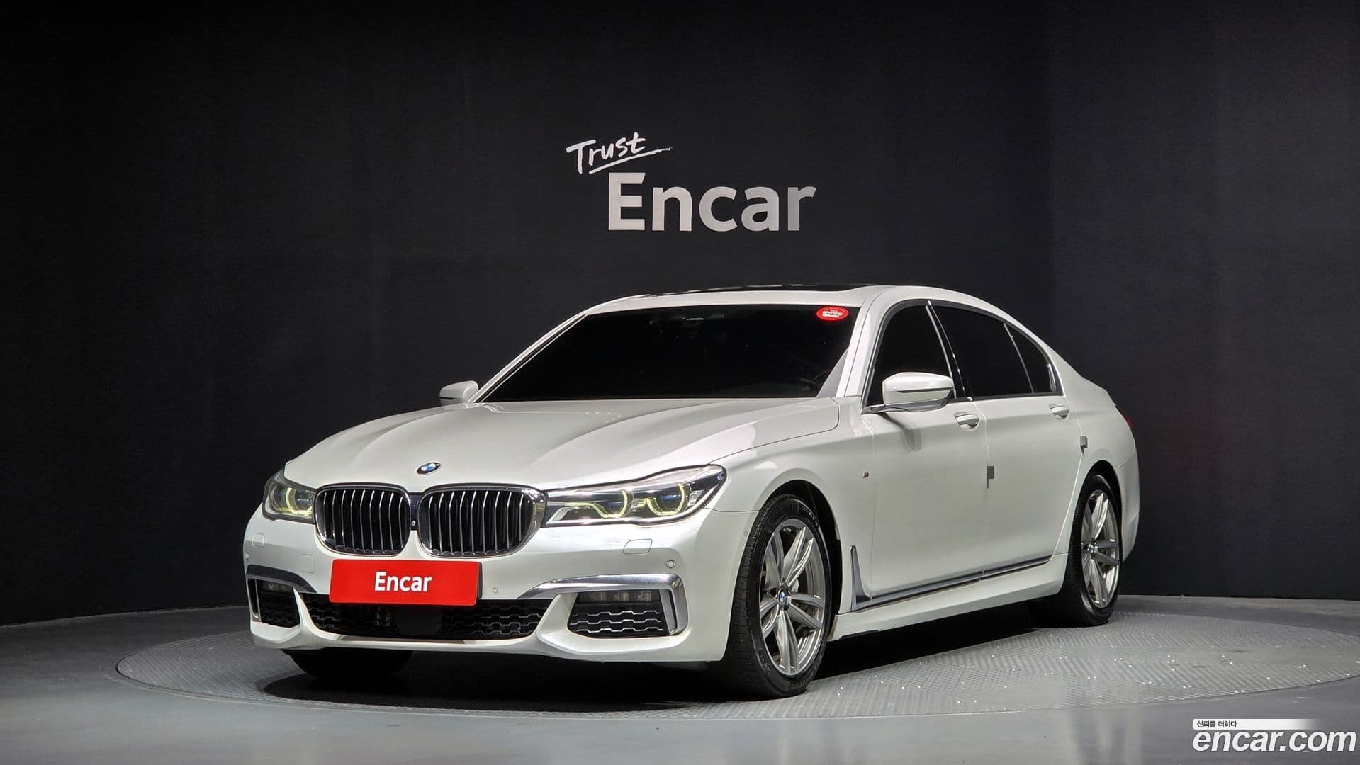 Main__Slider__Photo:7-Series BMW 2017.10-0